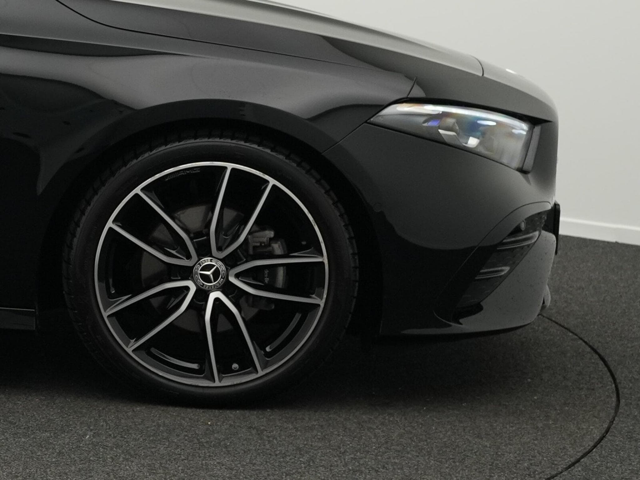 Mercedes A 200 d AMG-Line Multi+Kamera+Distr+Night+19" (2025) - Photo 6