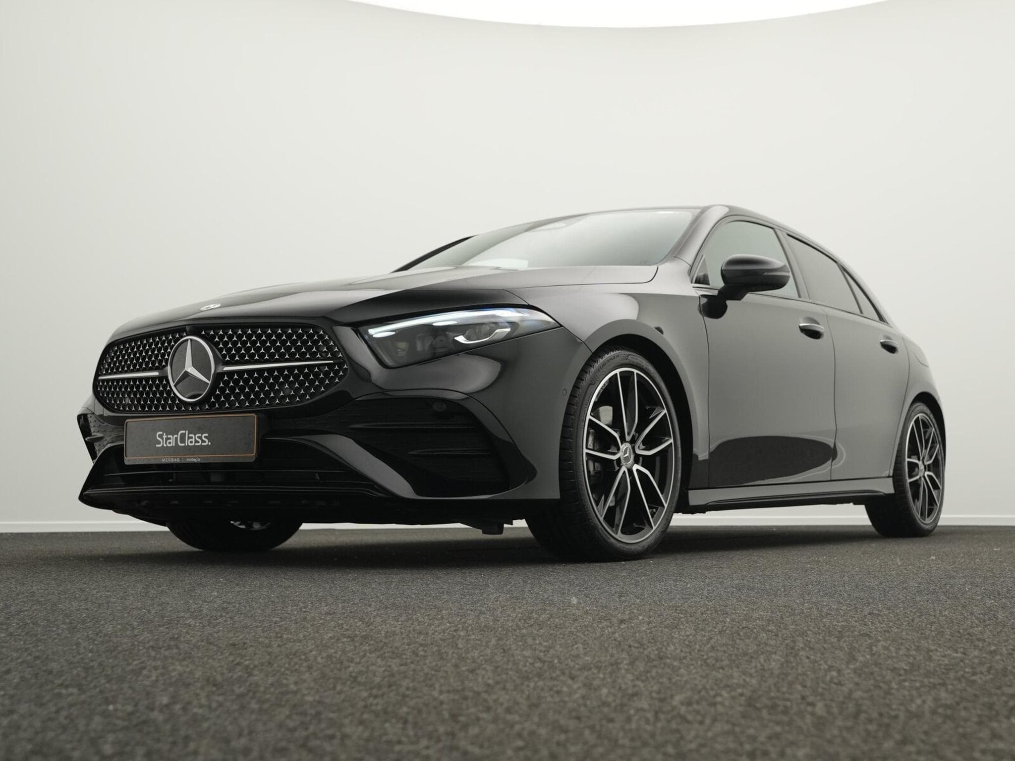 Mercedes A 200 d AMG-Line Multi+Kamera+Distr+Night+19" (2025) - Photo 8