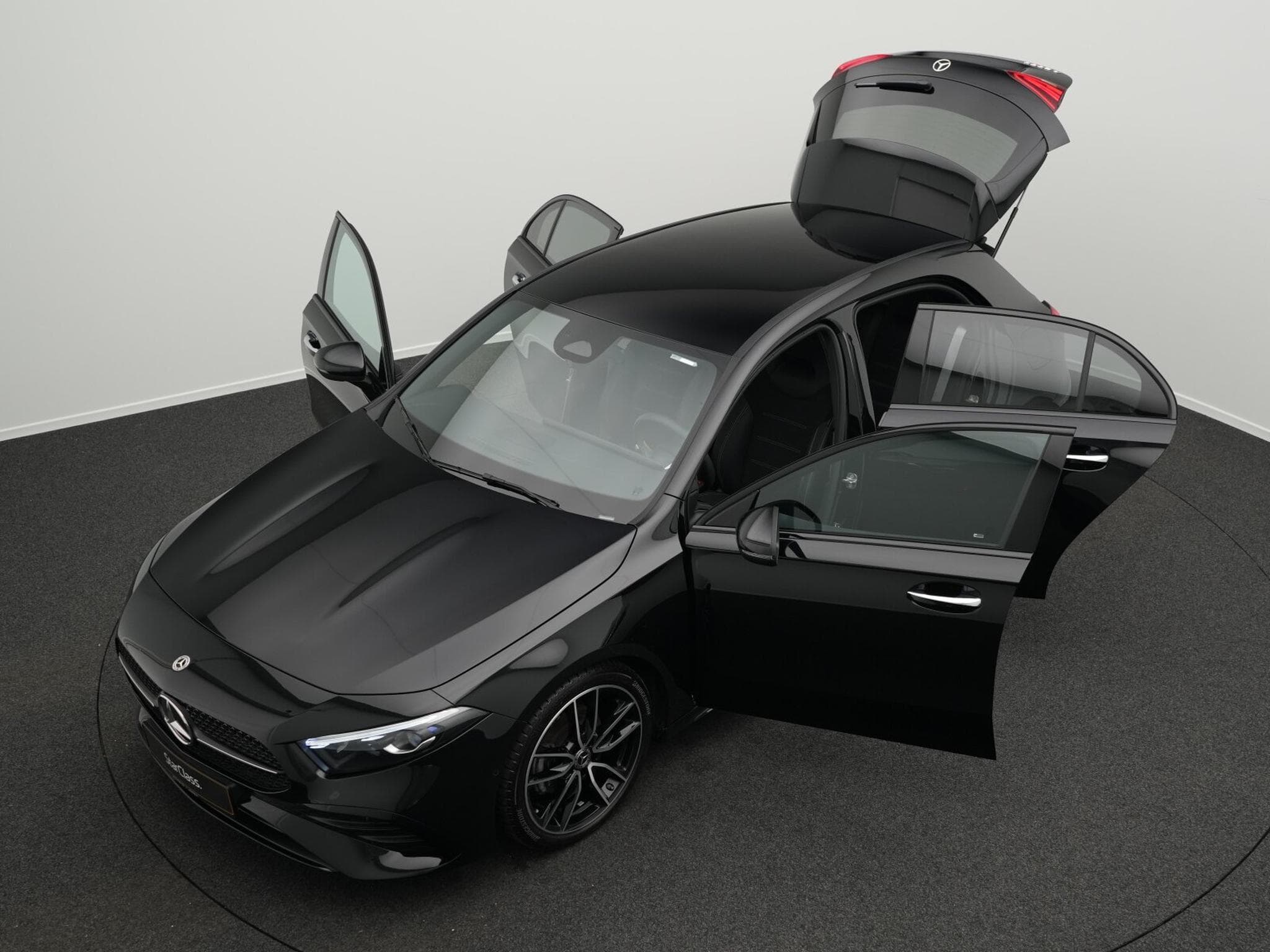 Mercedes A 200 d Multi+Kamera+Night+Distr (2025) - Photo 12