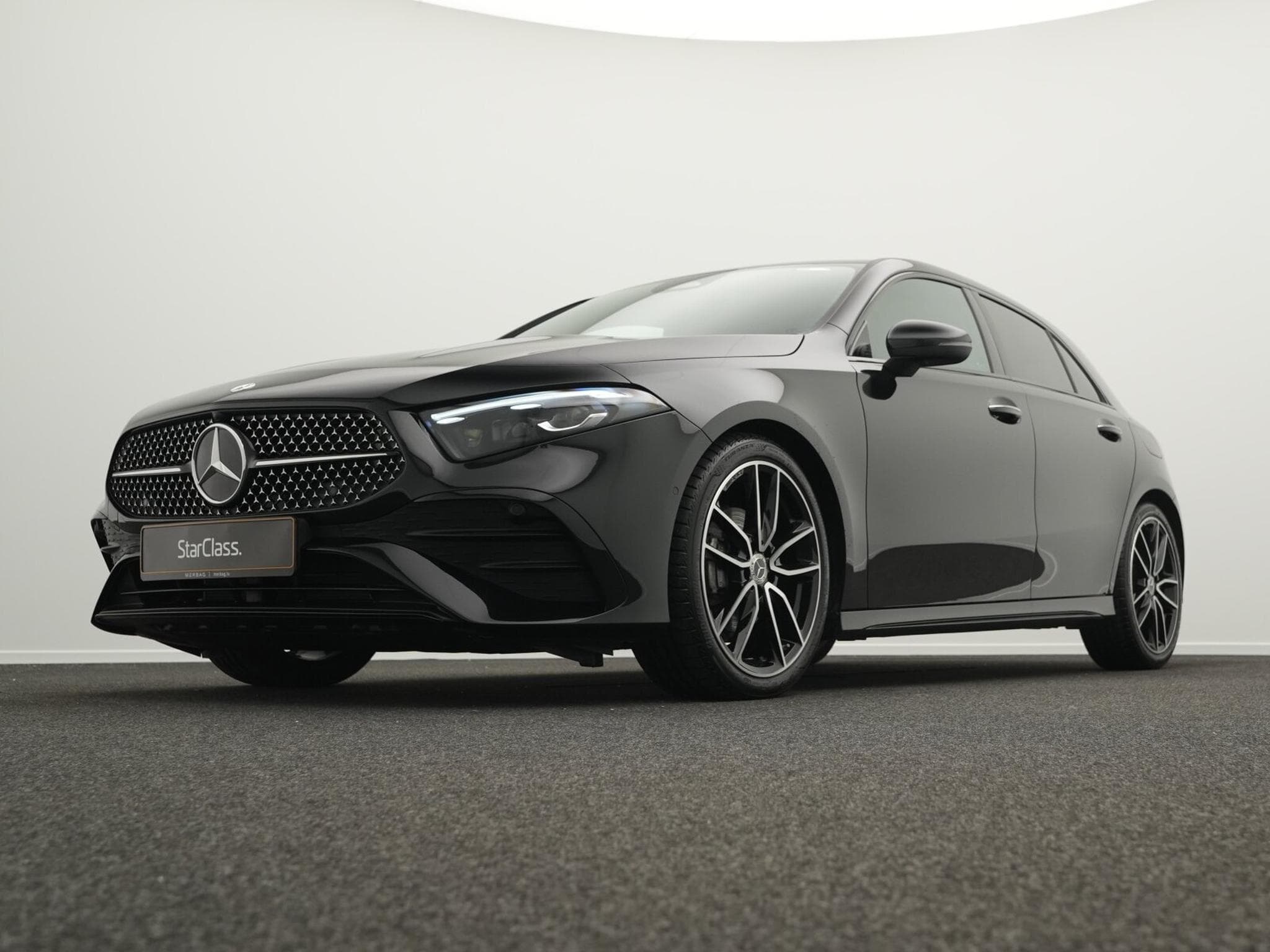 Mercedes A 200 d Multi+Kamera+Night+Distr (2025) - Photo 8