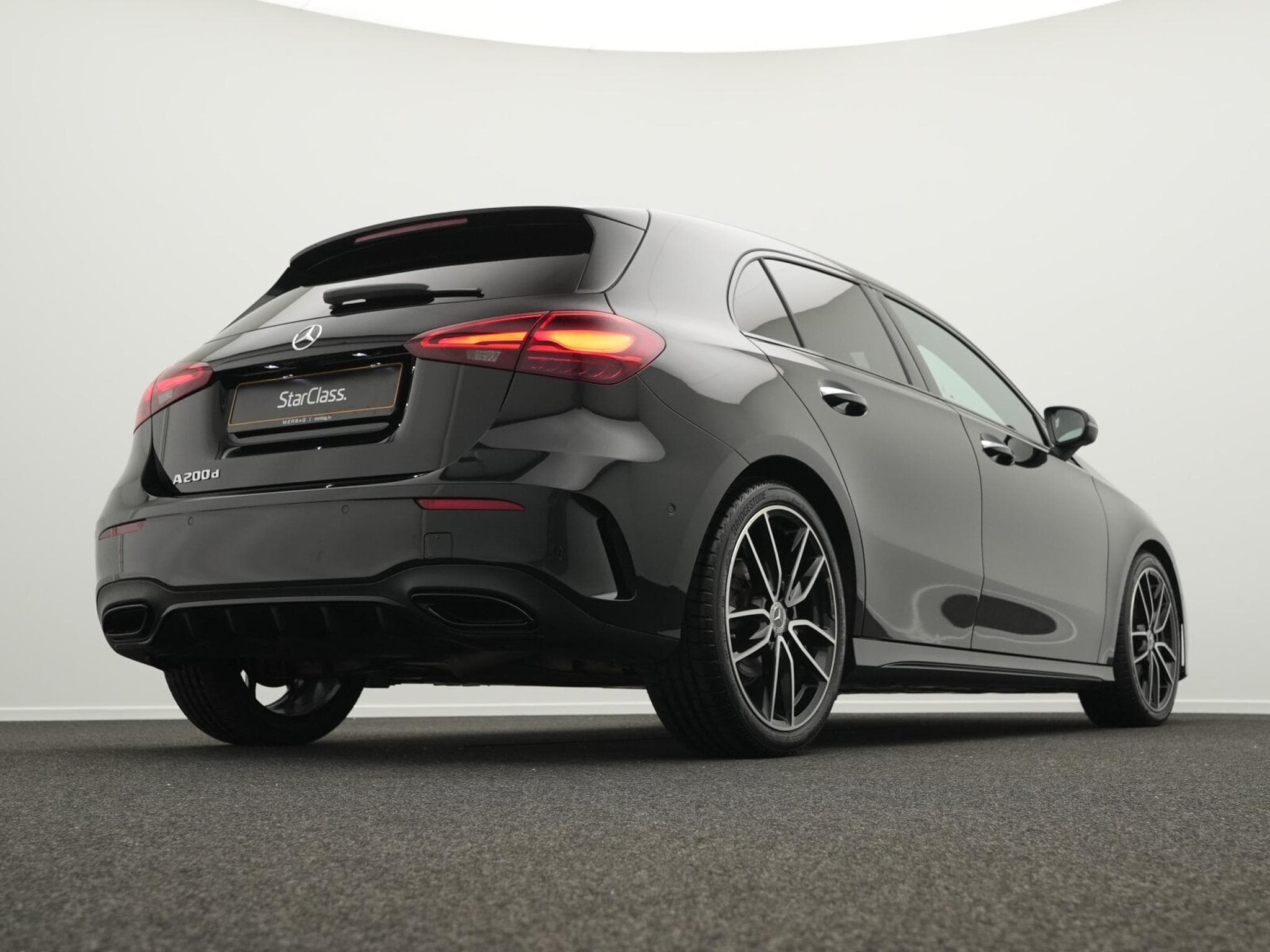 Mercedes A 200 d Multi+Kamera+Night+Distr (2025) - Photo 9