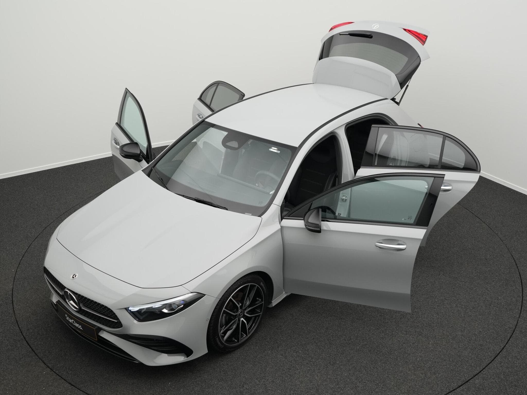 Mercedes A 200 d AMG-Line Multi+Kamera+Night+19" (2025) - Photo 12