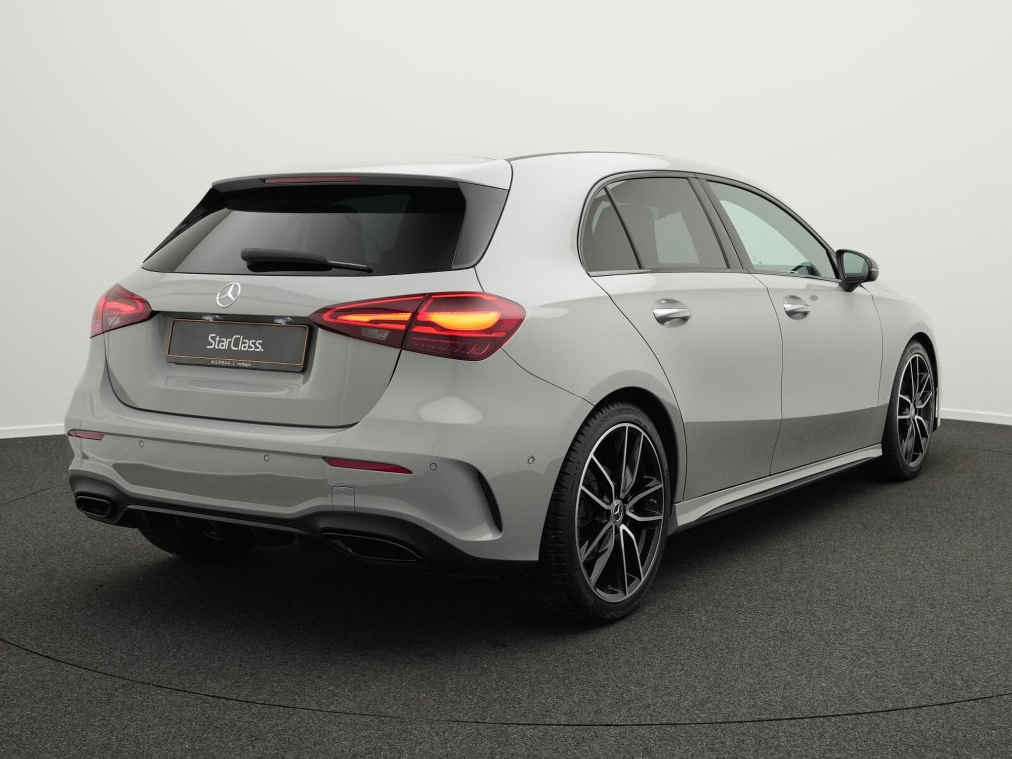 Mercedes A 200 d AMG-Line Multi+Kamera+Night+19" (2025) - Photo 3