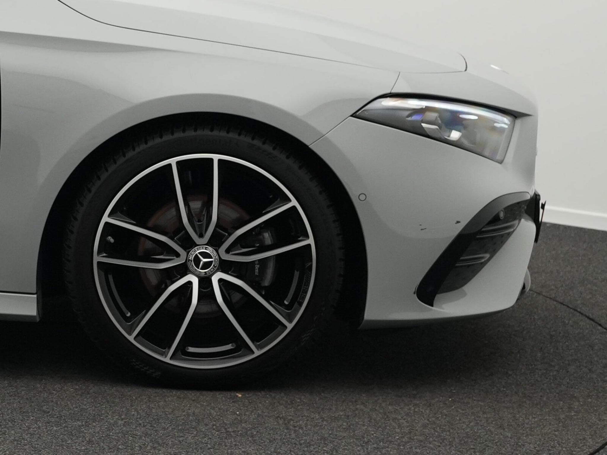Mercedes A 200 d AMG-Line Multi+Kamera+Night+19" (2025) - Photo 6