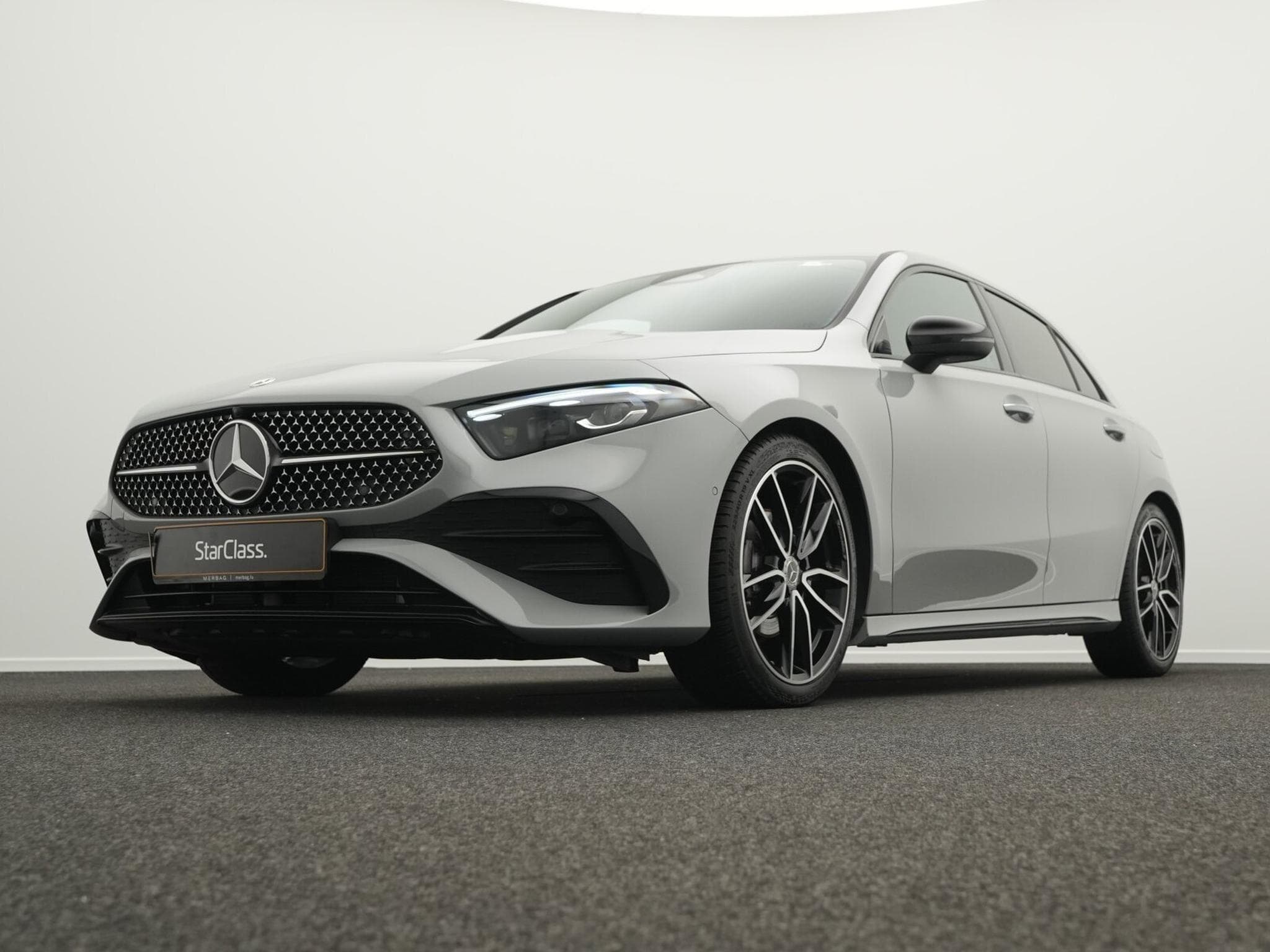 Mercedes A 200 d AMG-Line Multi+Kamera+Night+19" (2025) - Photo 8