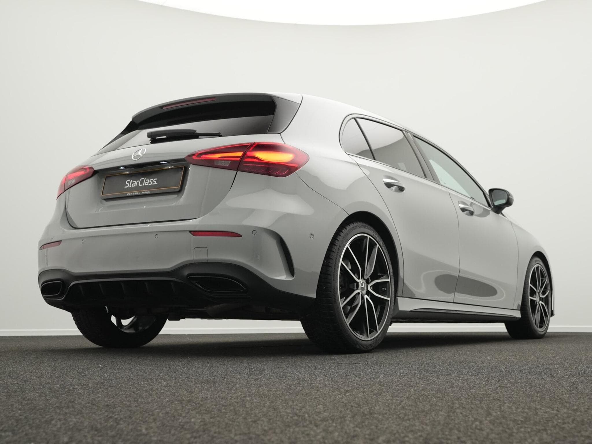 Mercedes A 200 d AMG-Line Multi+Kamera+Night+19" (2025) - Photo 9