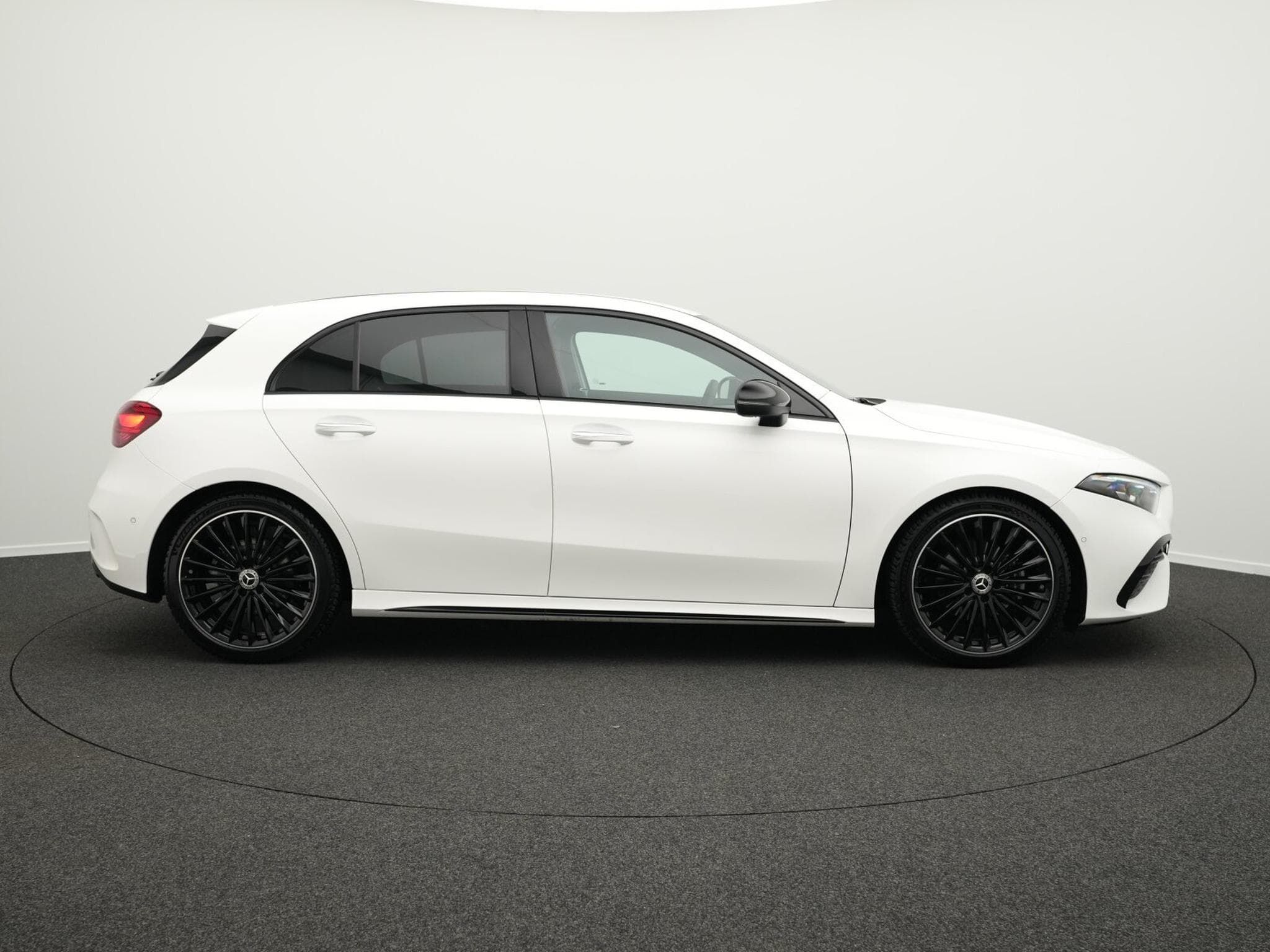 Mercedes A 200 Multi+Kamera+Distr+Night+19" (2025) - Photo 5