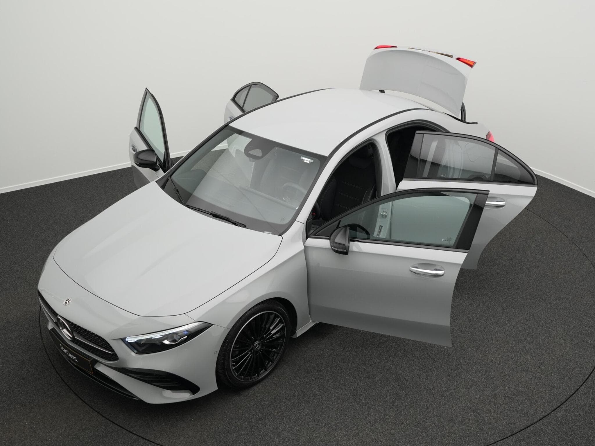 Mercedes A 200 Limousine Multi+Kamera+Distr+Night+19" (2025) - Photo 12