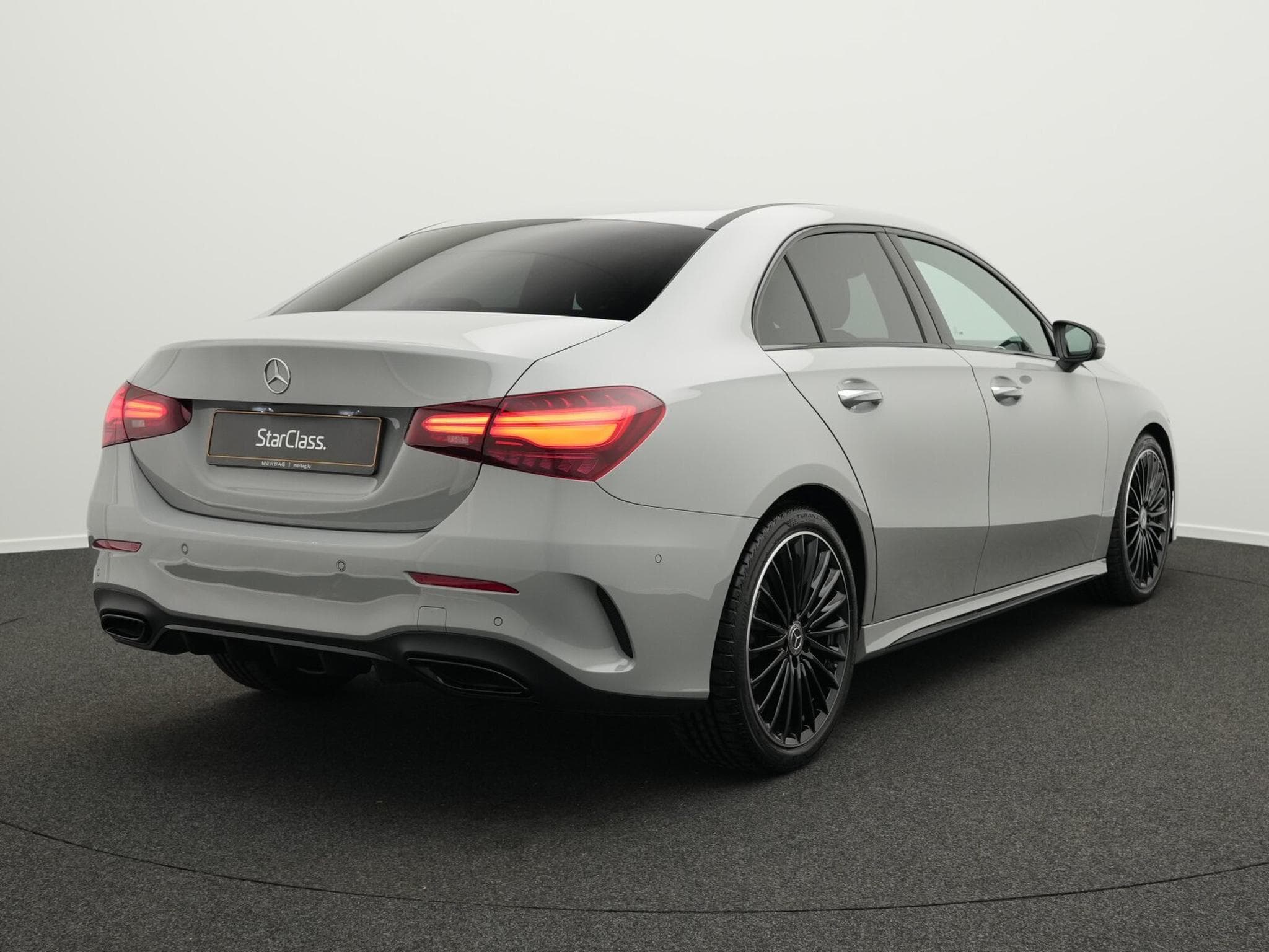 Mercedes A 200 Limousine Multi+Kamera+Distr+Night+19" (2025) - Photo 3
