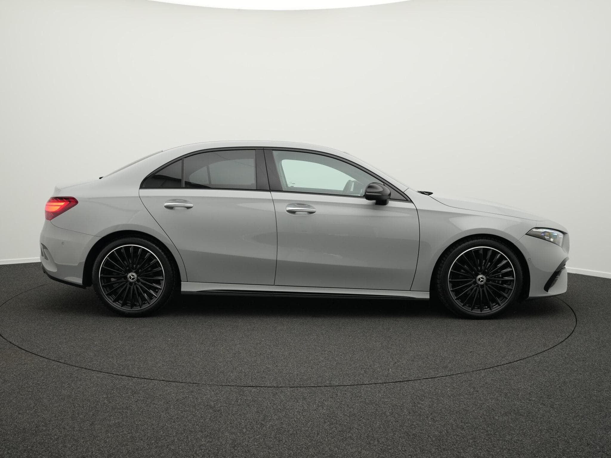 Mercedes A 200 Limousine Multi+Kamera+Distr+Night+19" (2025) - Photo 5