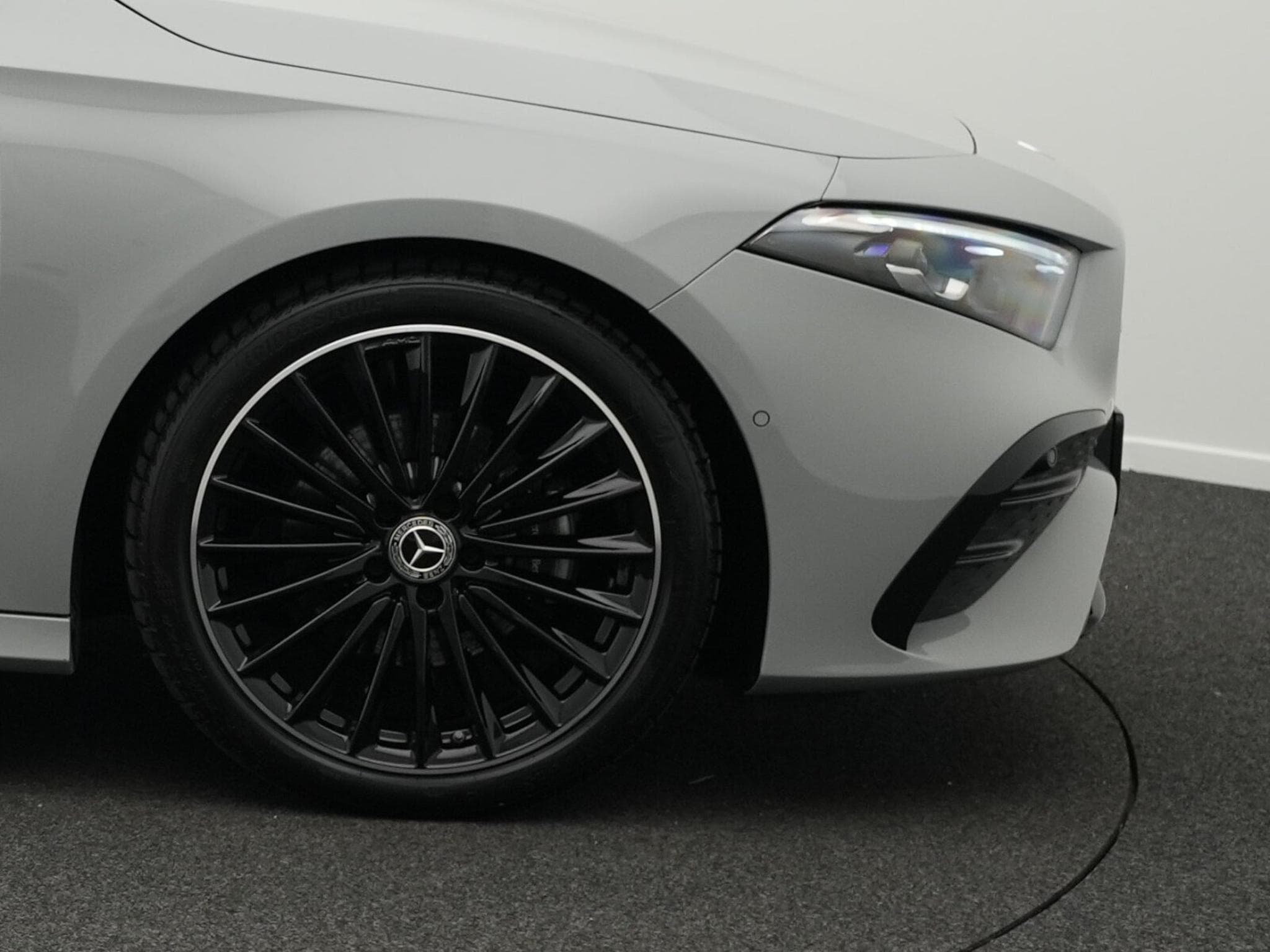 Mercedes A 200 Limousine Multi+Kamera+Distr+Night+19" (2025) - Photo 6