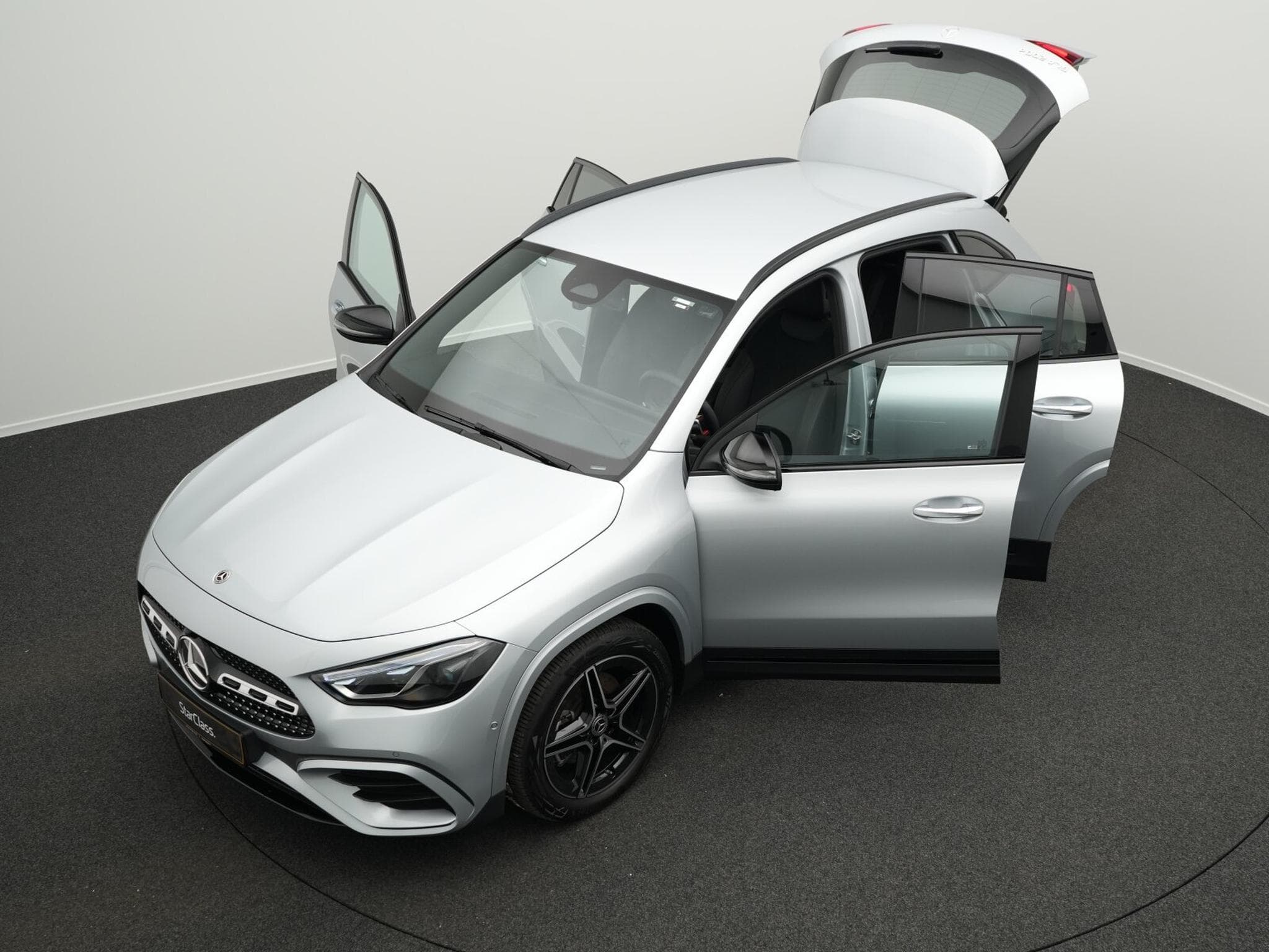 Mercedes GLA 200 d Multi+Kamera+AHK+Night+19" (2025) - Foto 12