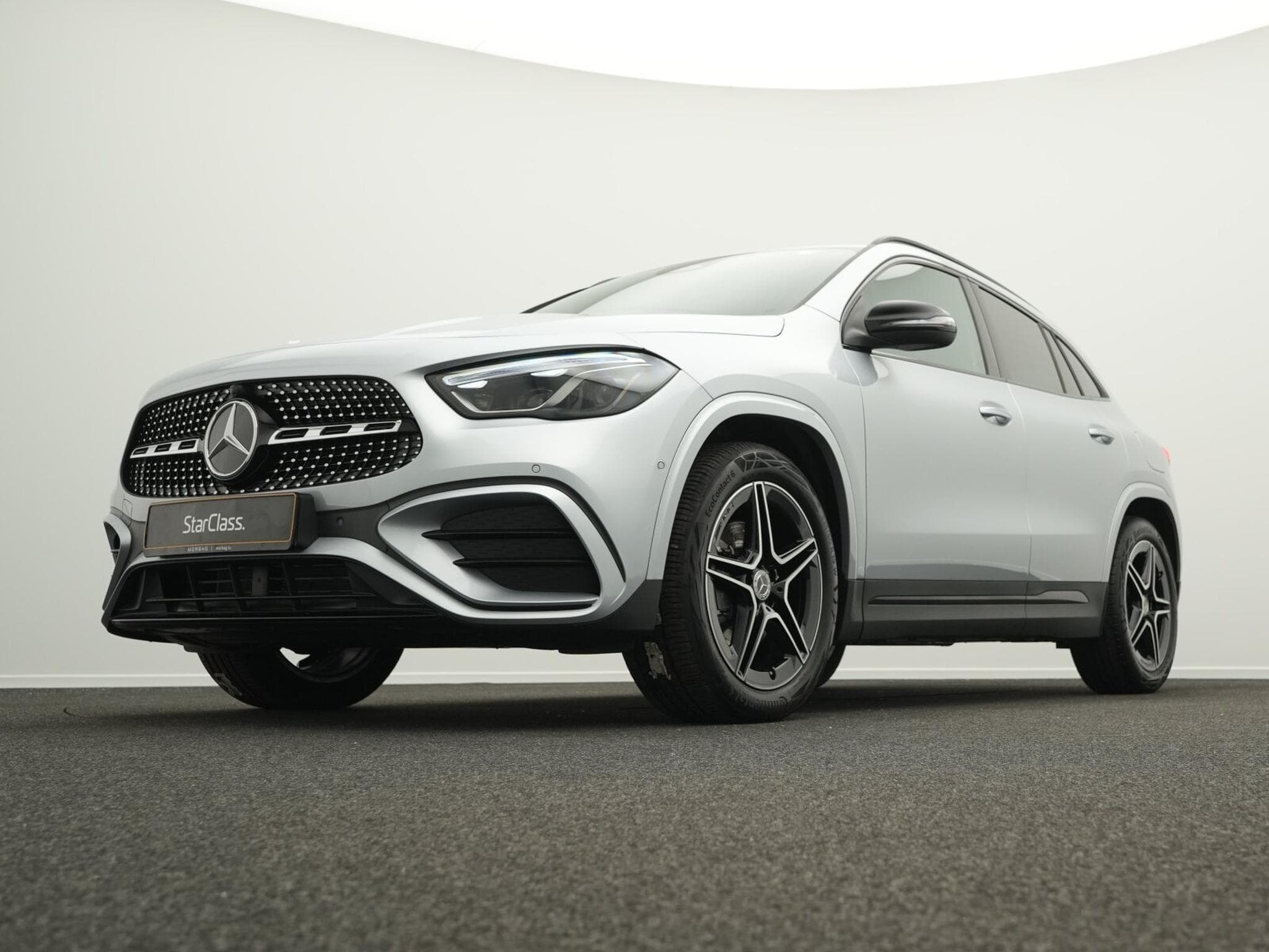 Mercedes GLA 200 d Multi+Kamera+AHK+Night+19" (2025) - Foto 8