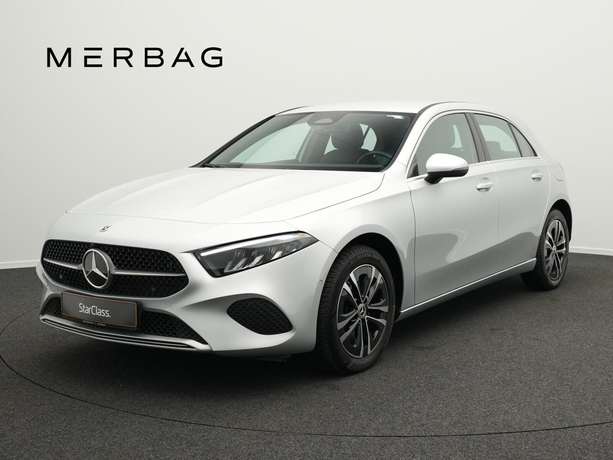 Mercedes A 250 e Kompaktlimousine (2023) - Photo 1