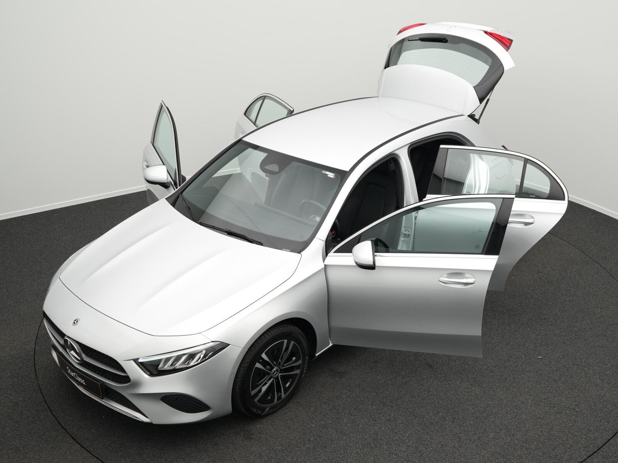 Mercedes A 250 e Kompaktlimousine (2023) - Photo 12
