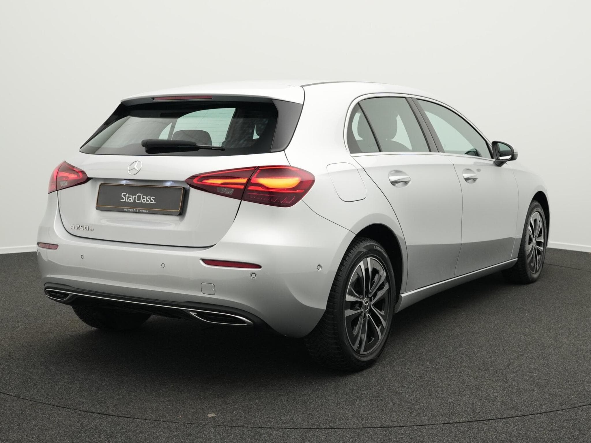 Mercedes A 250 e Kompaktlimousine (2023) - Photo 3