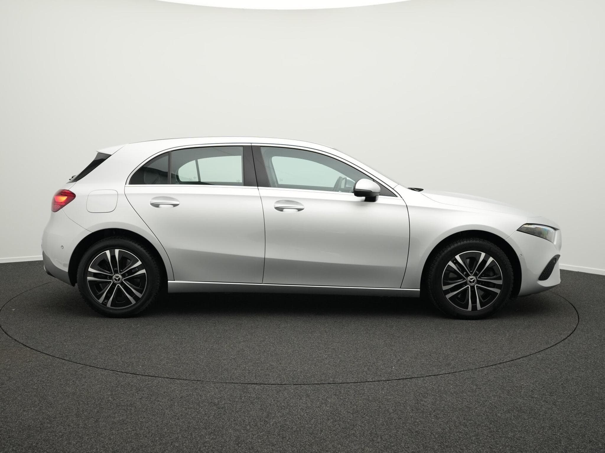 Mercedes A 250 e Kompaktlimousine (2023) - Photo 5