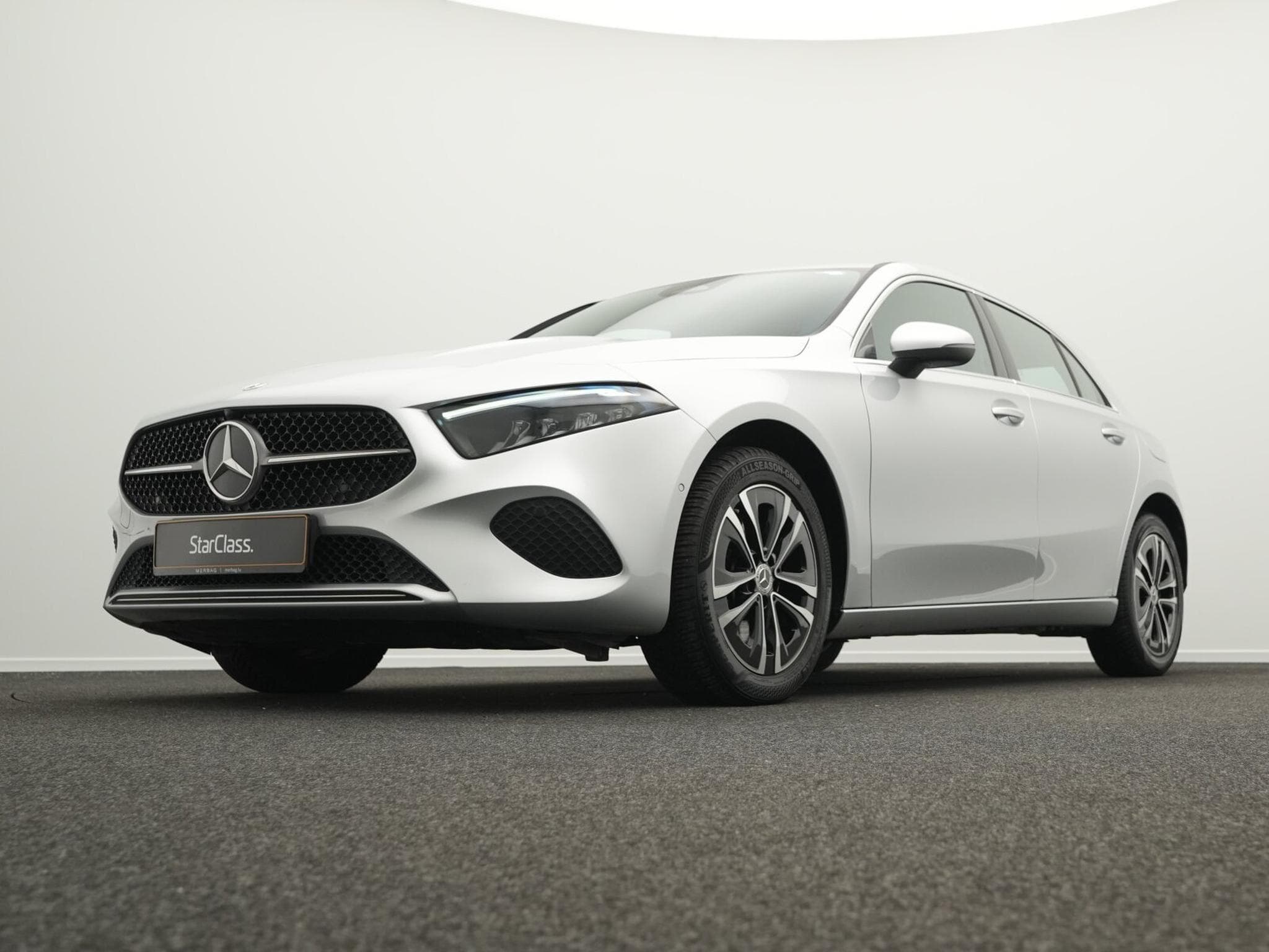 Mercedes A 250 e Kompaktlimousine (2023) - Photo 8