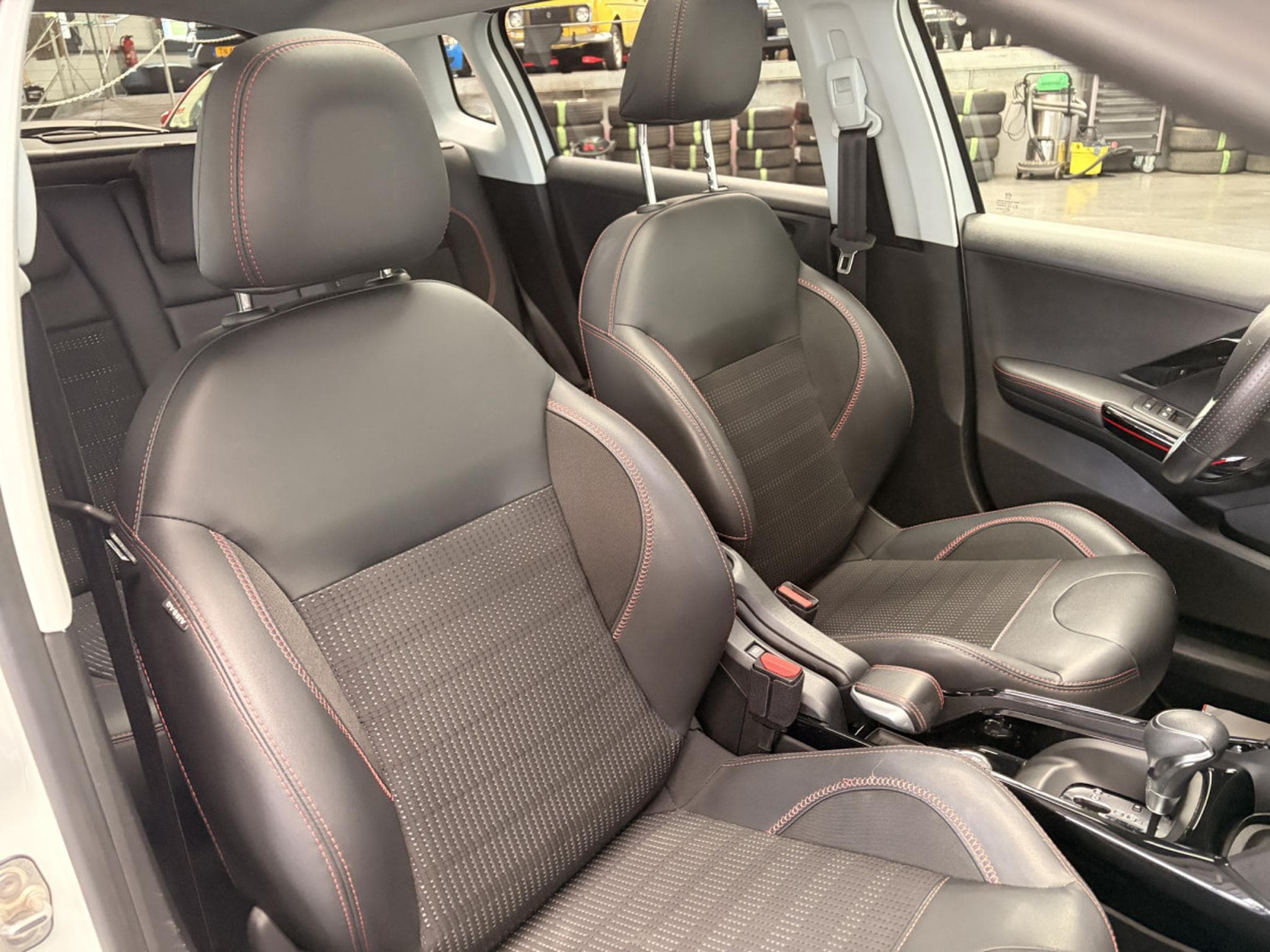 Peugeot 2008 1.5 Blue HDi GT Line (2019) - Photo 12