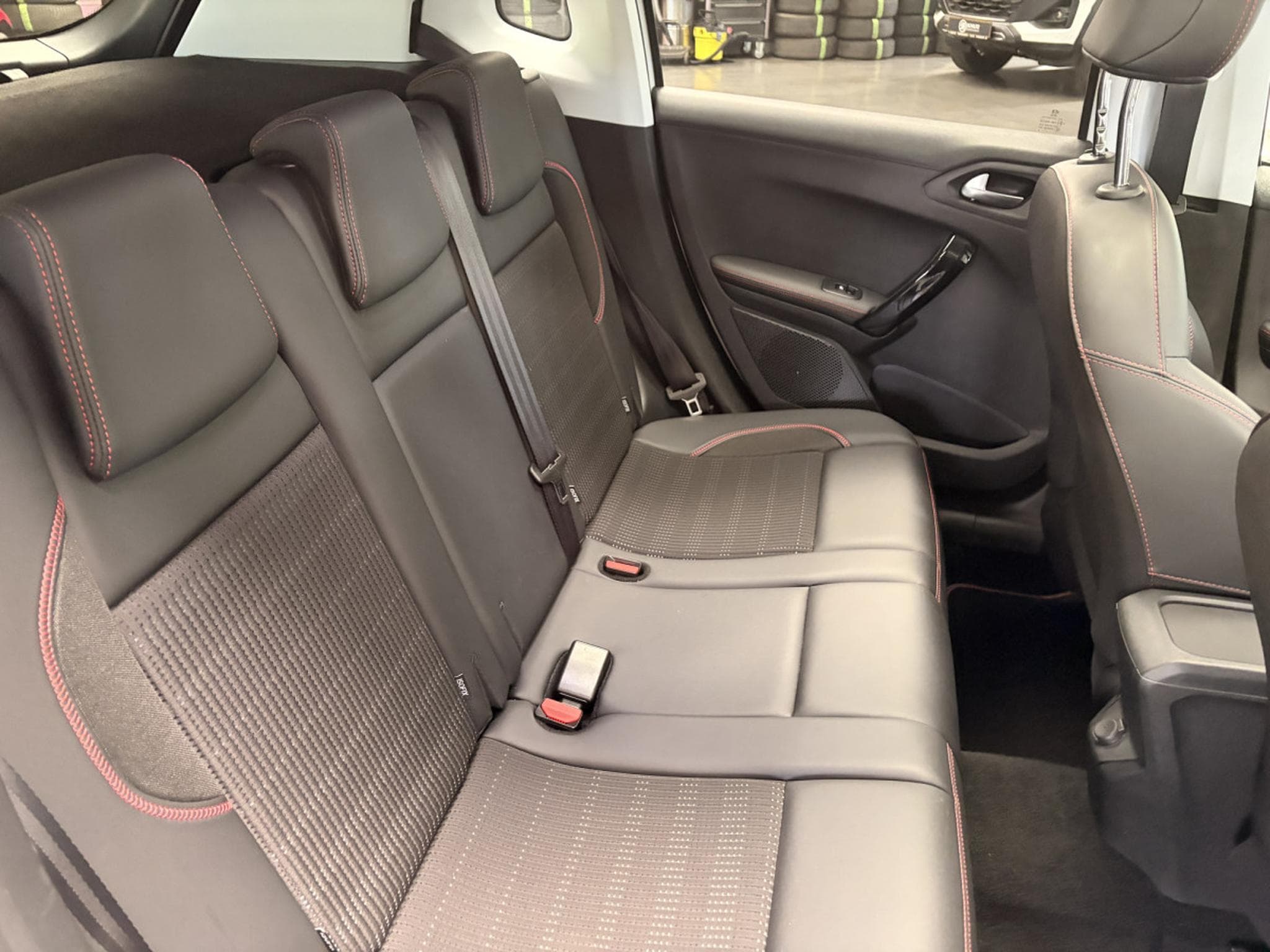 Peugeot 2008 1.5 Blue HDi GT Line (2019) - Photo 13