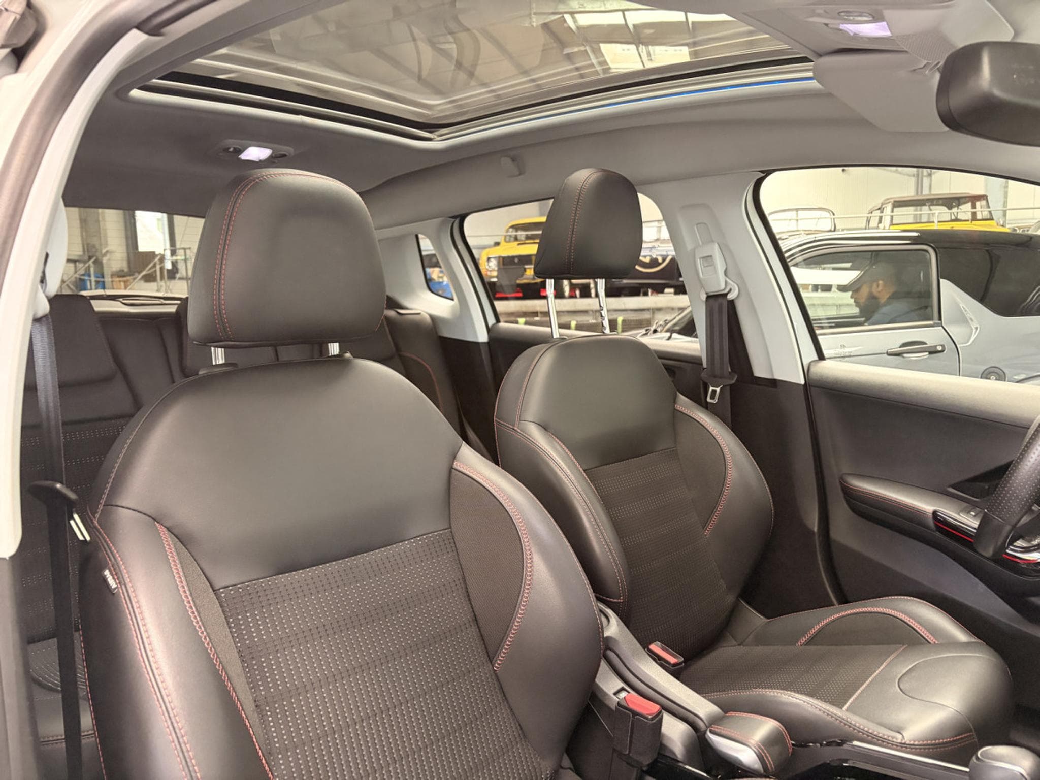 Peugeot 2008 1.5 Blue HDi GT Line (2019) - Photo 15