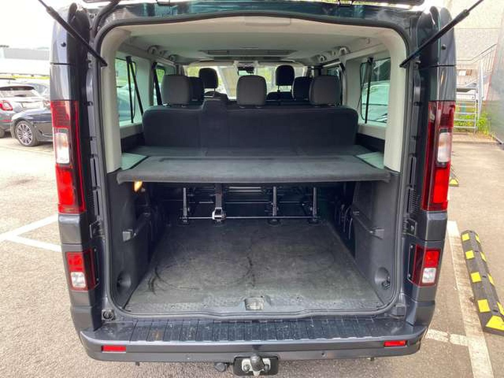 Renault Trafic 2.0 dci 150 RED EDITION garantie jusqu'à 48mois (2024) - Photo 16