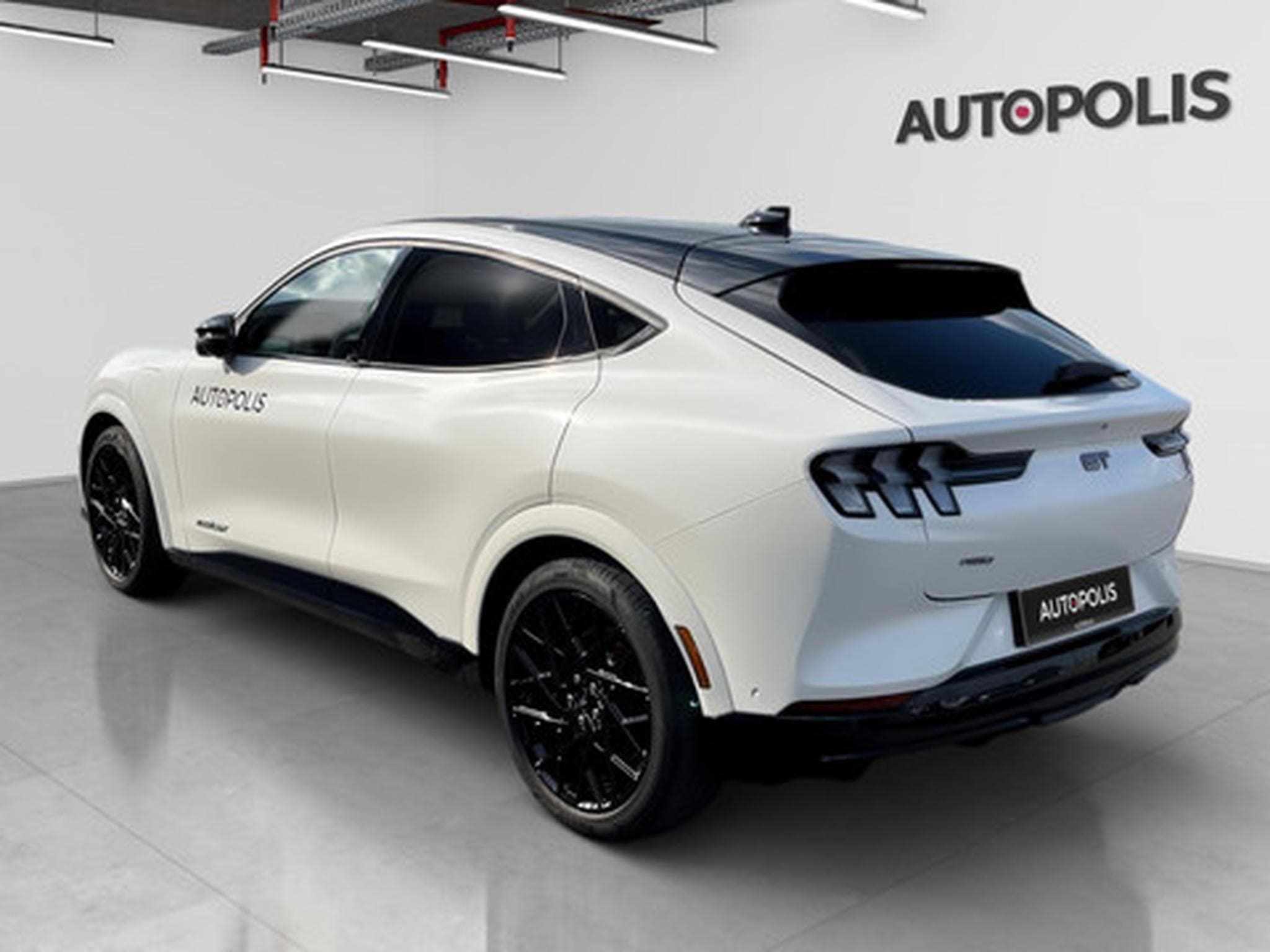 Ford Mustang Mach-E GT (2023) - Photo 2