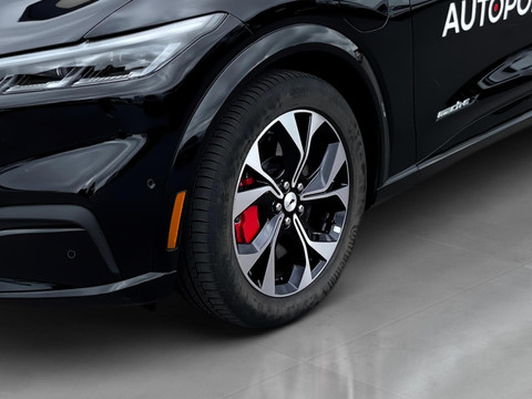 Ford Mustang Mach-E Premium (2023) - Photo 19
