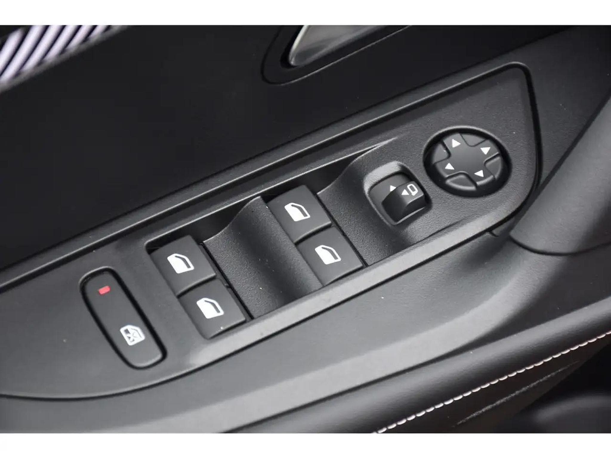 Peugeot 2008 (2025) - Photo 24