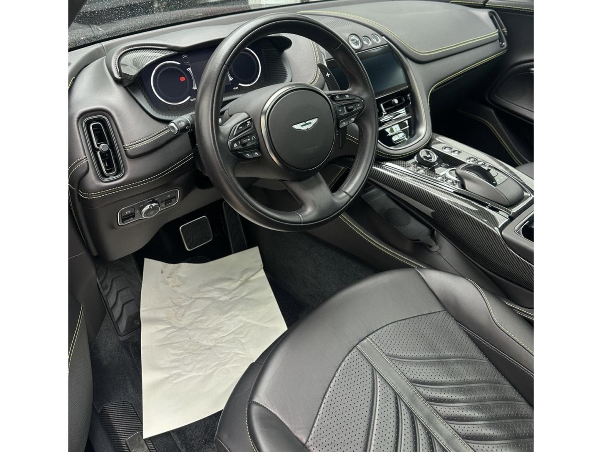 Aston-Martin DBX DBX 707 V8 4x4 / FULL CARBON (2023) - Photo 6