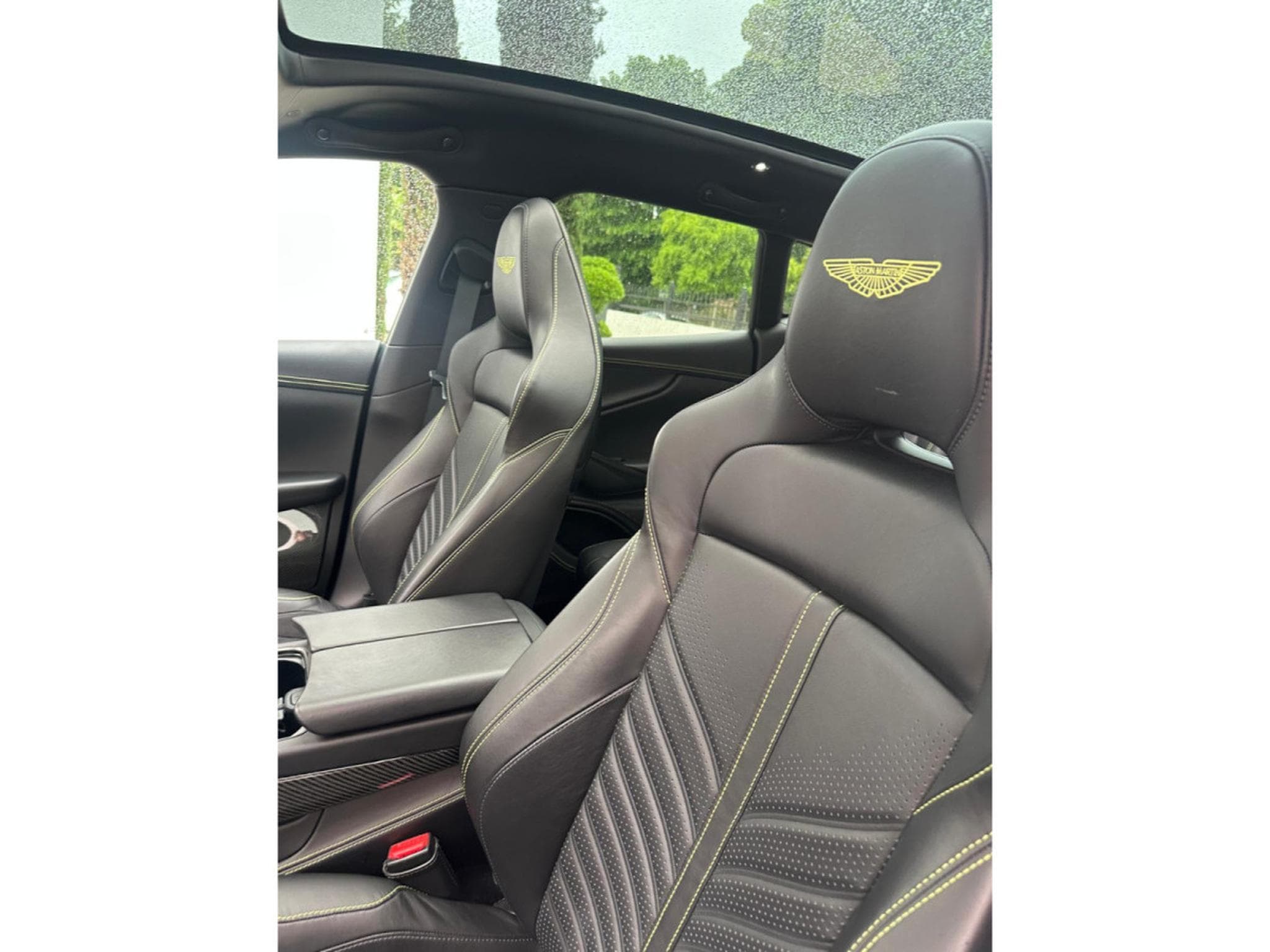 Aston-Martin DBX DBX 707 V8 4x4 / FULL CARBON (2023) - Photo 7