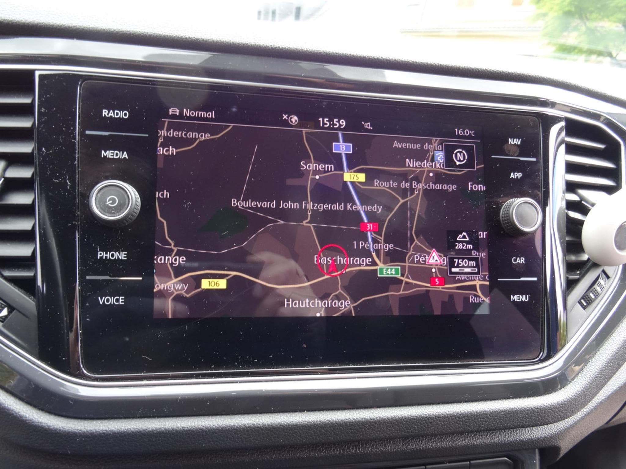 VW T-Roc 1.5 DSG (2020) - Photo 13