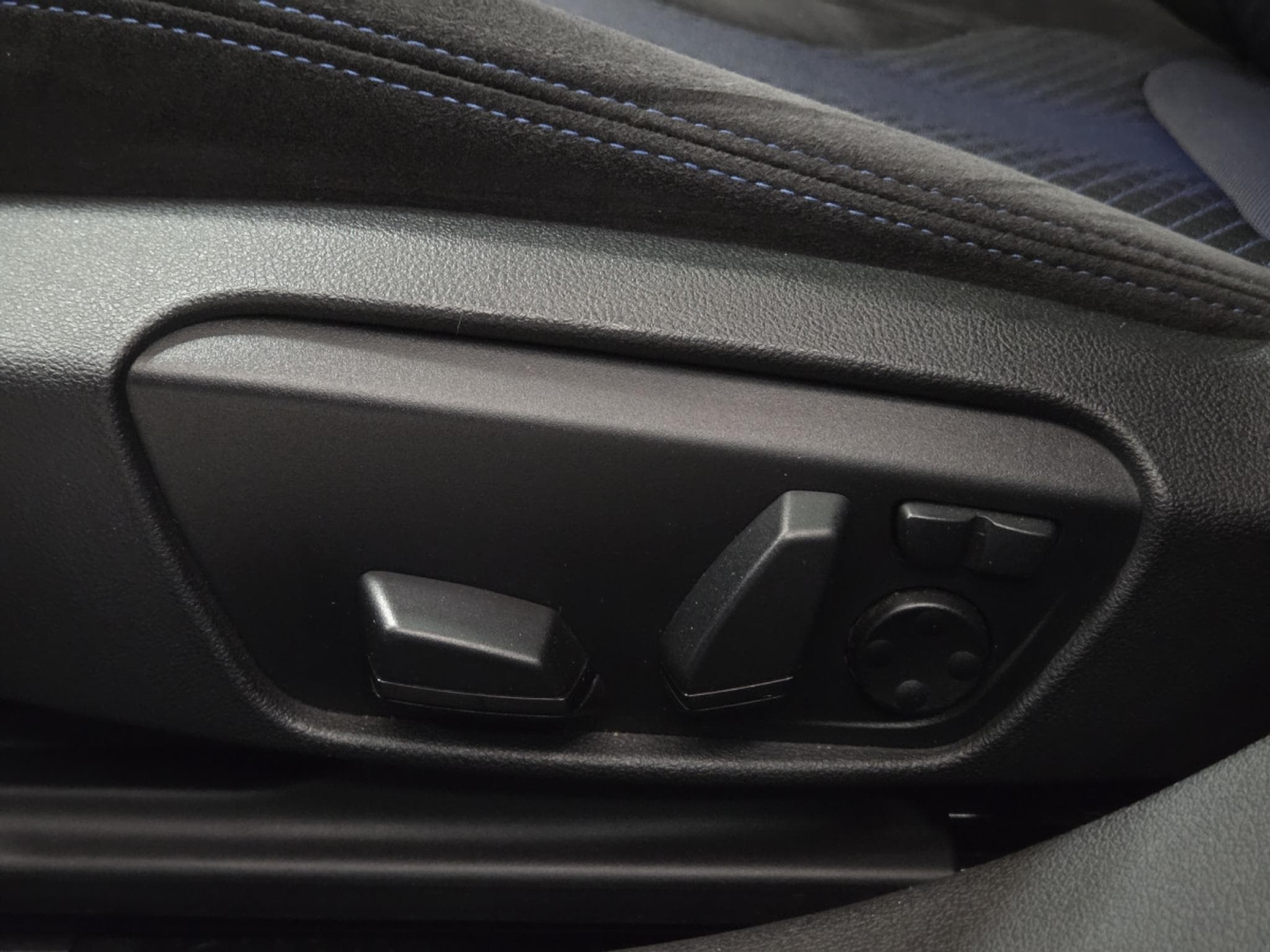 BMW 120 dA 190CV M SPORT (2023) - Photo 12
