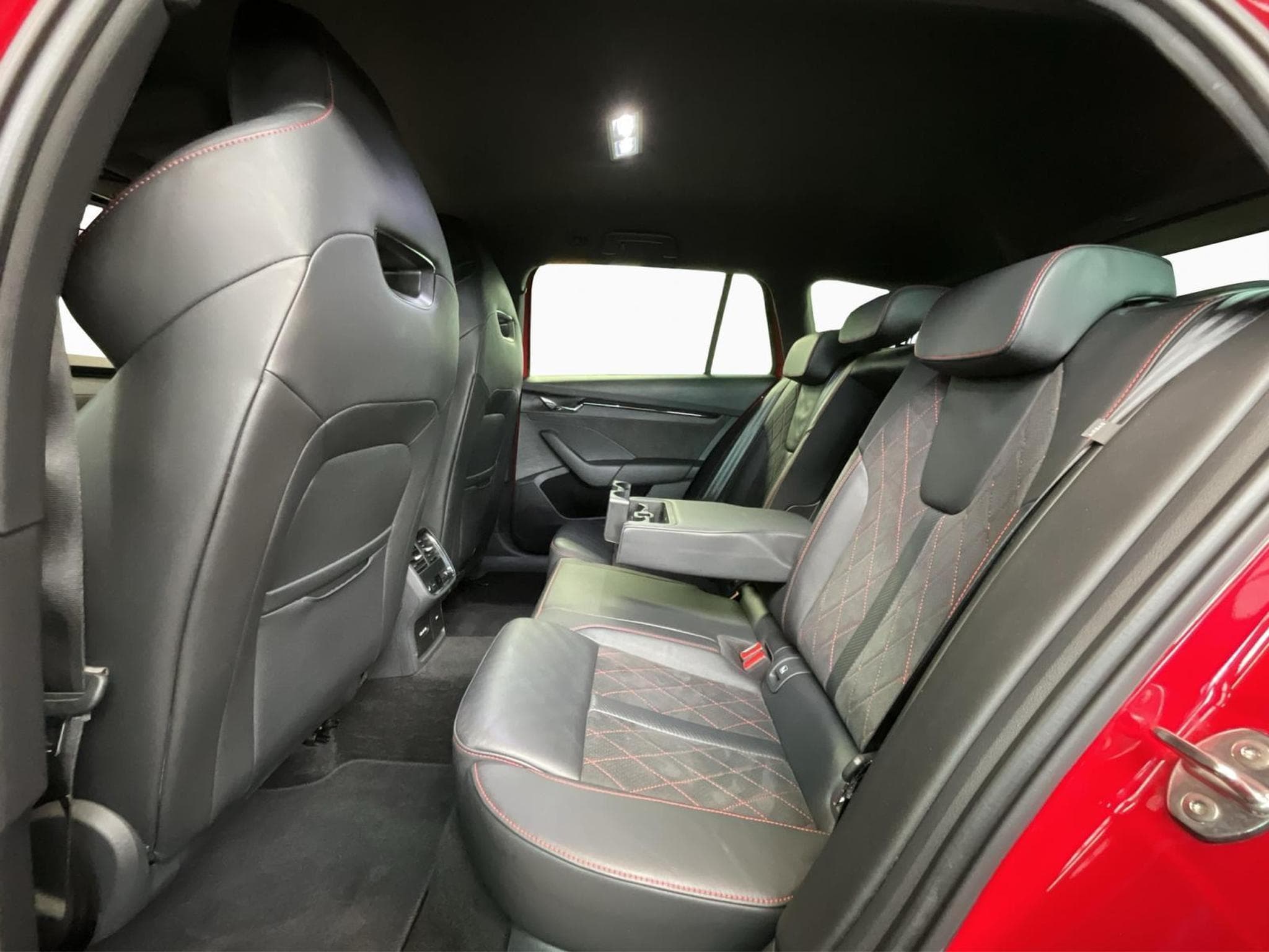 Skoda Octavia RS+DSG+Navi+LED+P.Challenge (2023) - Foto 18