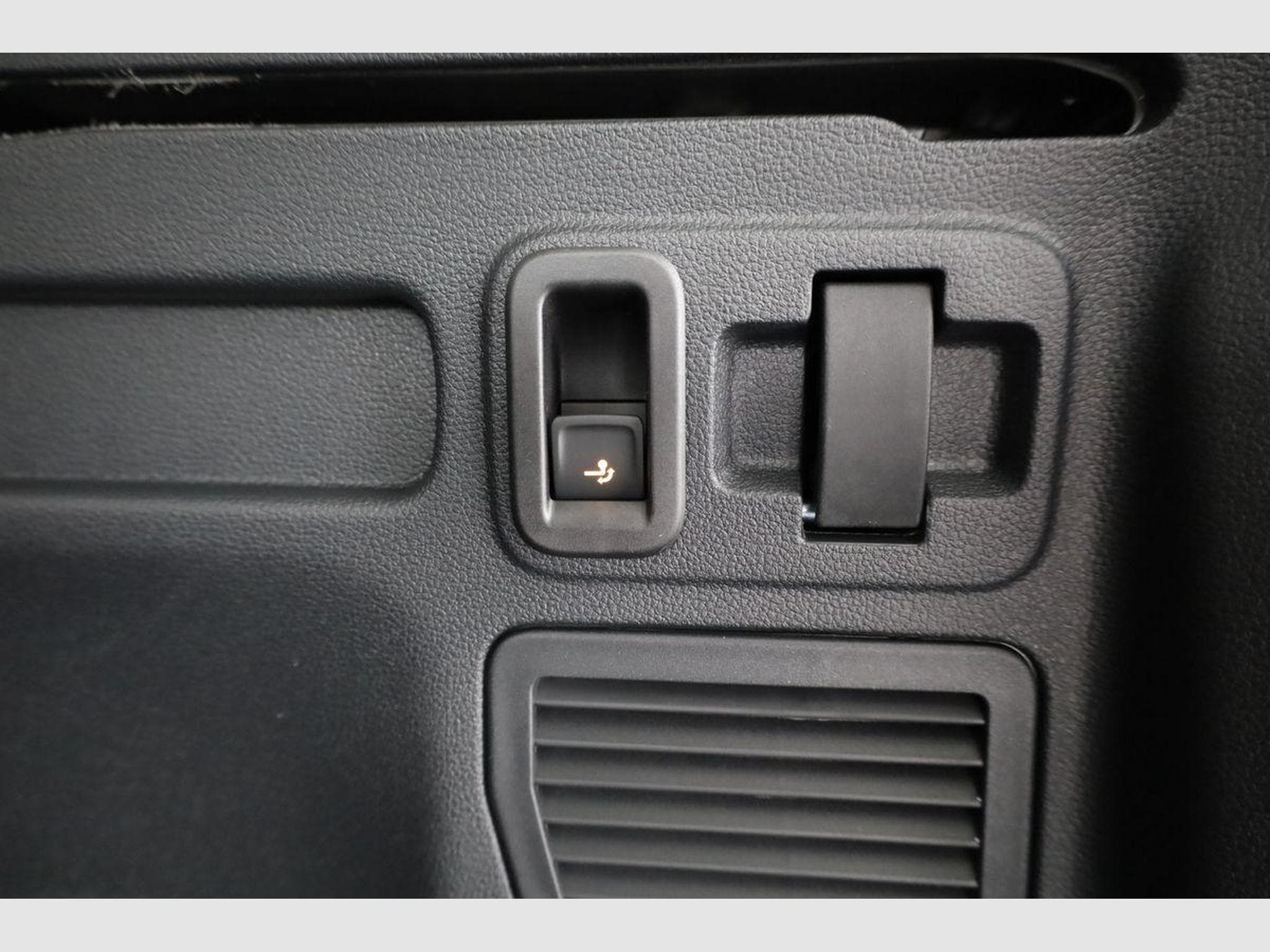 VW Touran Comfortline BMT/Start-Stopp (2026) - Photo 13
