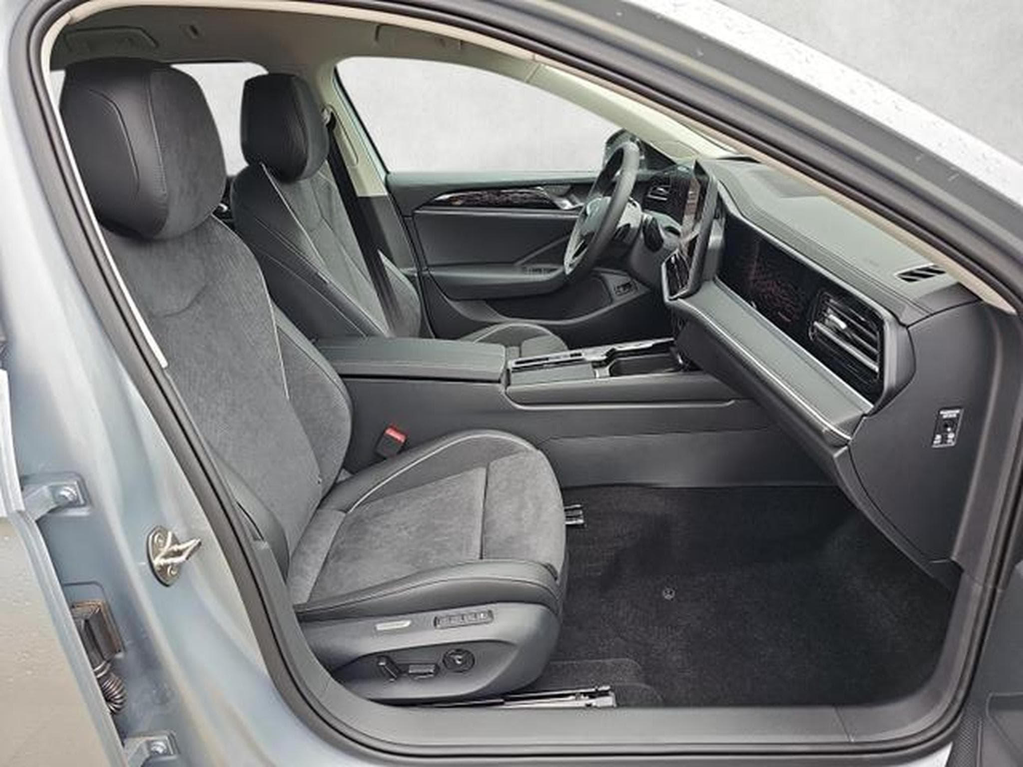 VW Passat Variant 2.0 TDI 110 kW Elegance (2026) - Photo 10