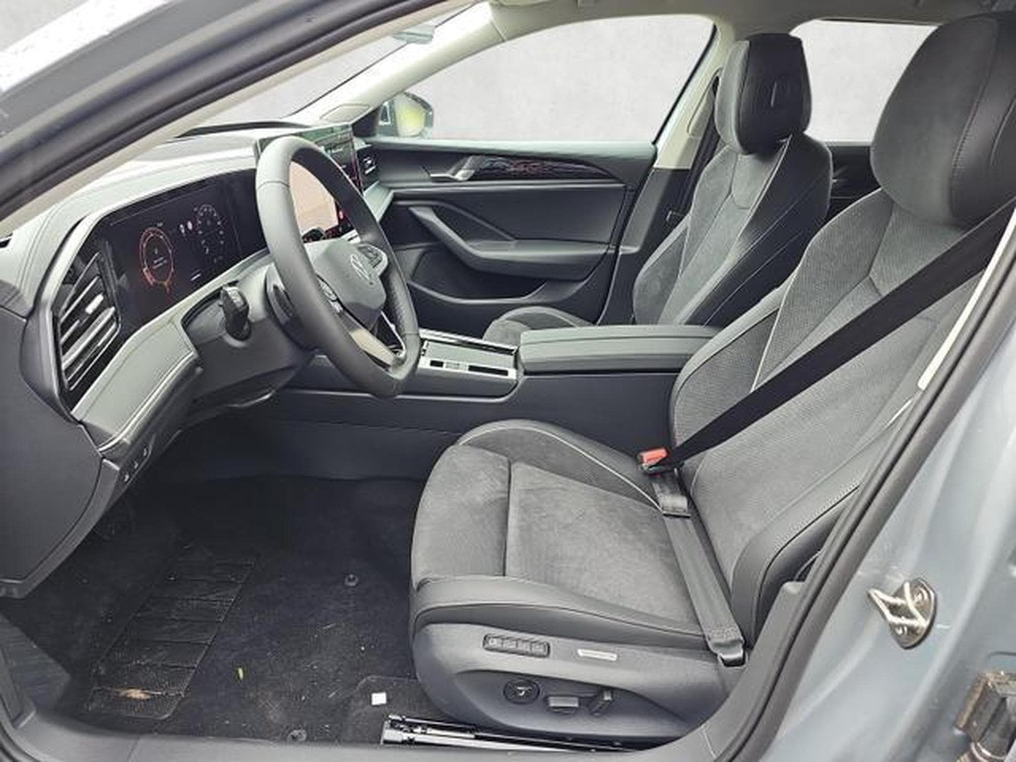 VW Passat Variant 2.0 TDI 110 kW Elegance (2026) - Photo 9