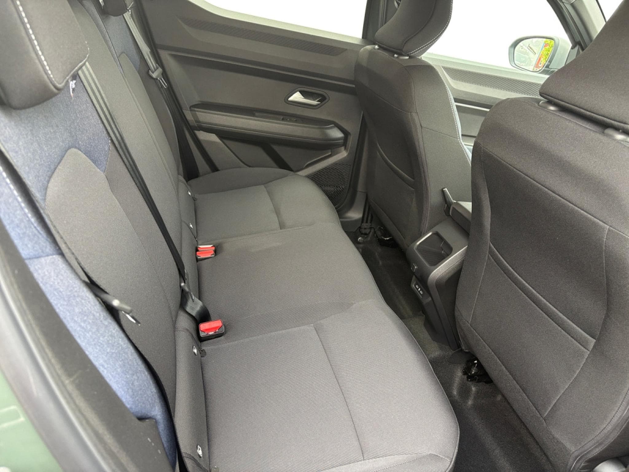 Dacia Duster 1.6 Hybrid Journey (2025) - Photo 12