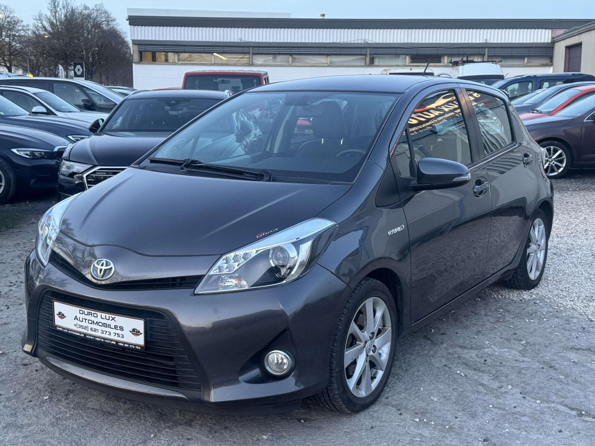 Toyota Yaris Hybrid 1.5 VVT-i Life 1-prop Automatique (2012) - Photo 2