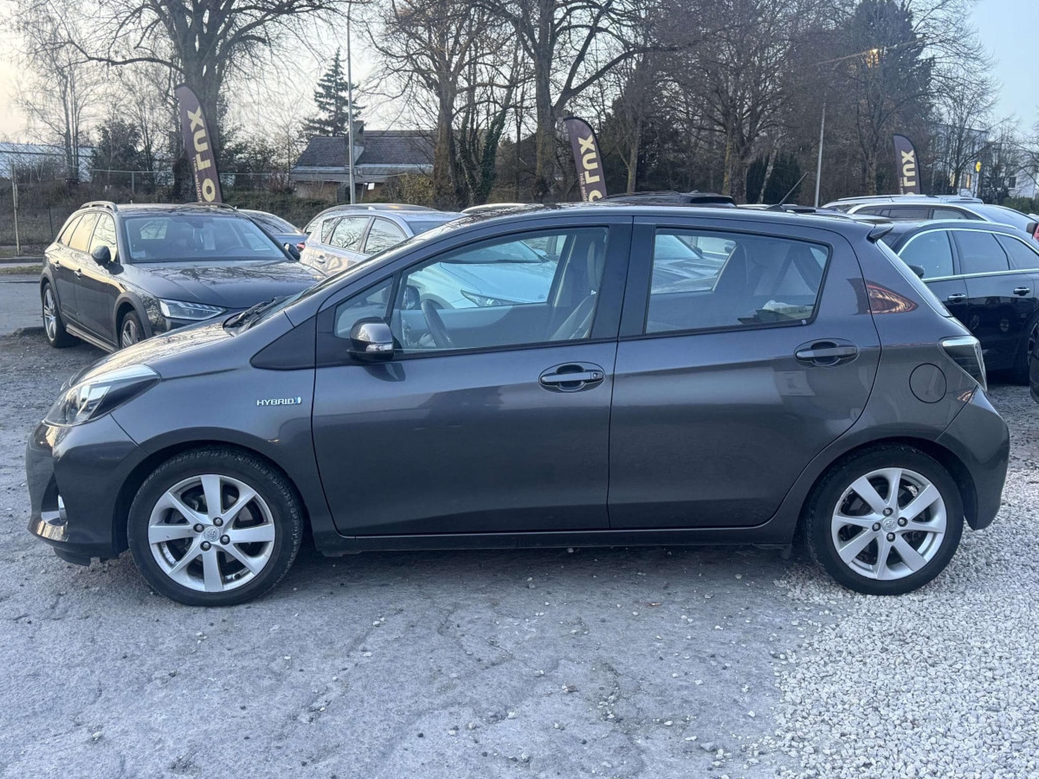 Toyota Yaris Hybrid 1.5 VVT-i Life 1-prop Automatique (2012) - Photo 5