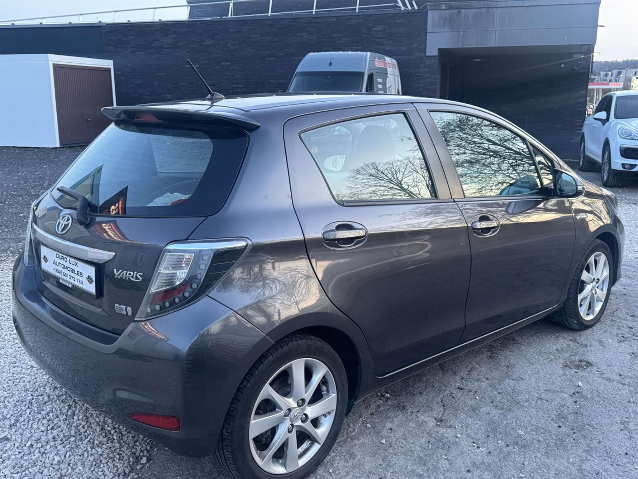 Toyota Yaris Hybrid 1.5 VVT-i Life 1-prop Automatique (2012) - Photo 8