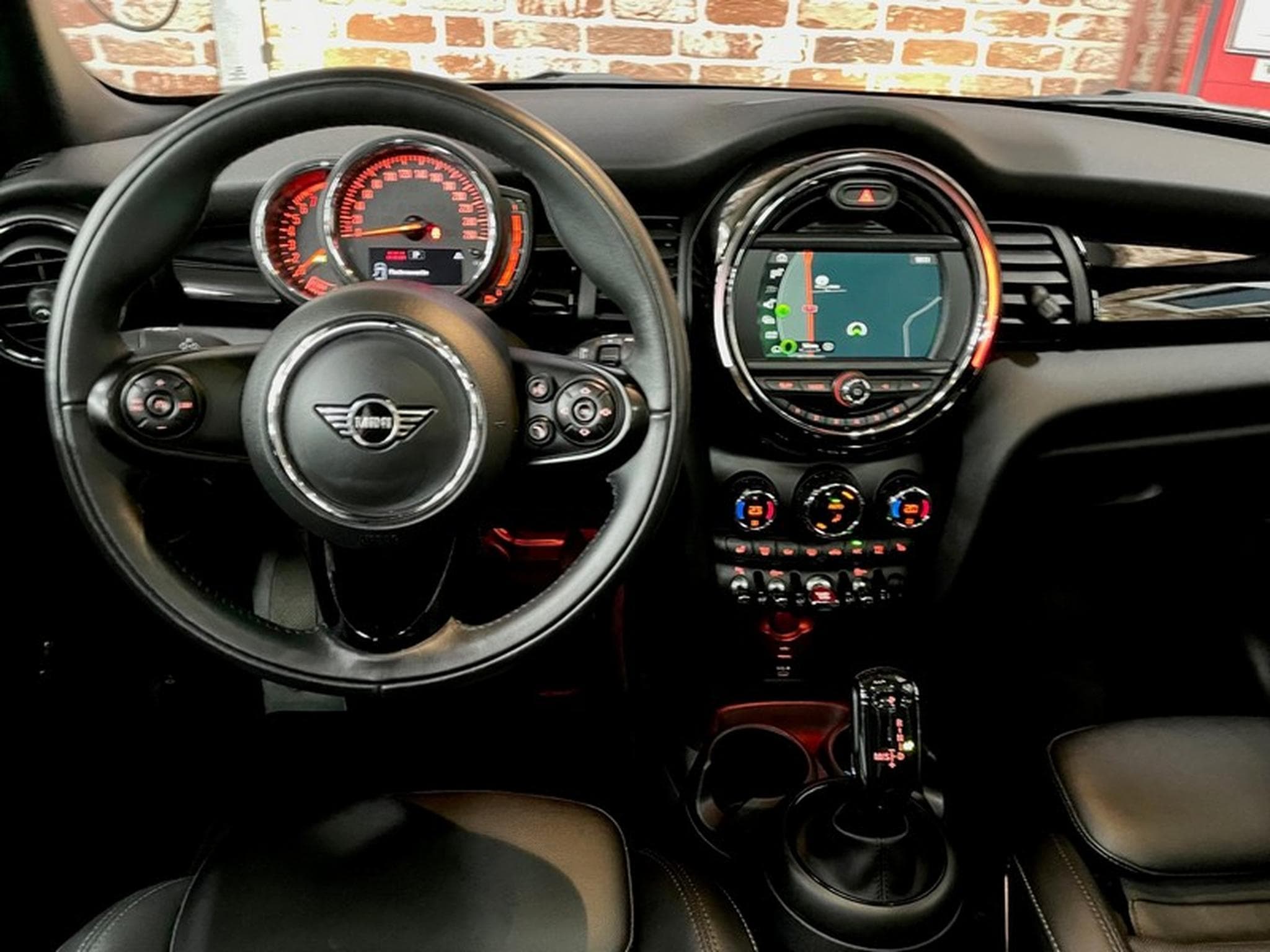 Mini Cooper Cooper 1.5 136cv Auto INSINGTON 5p Cuir/Navi/Pano (2020) - Photo 4