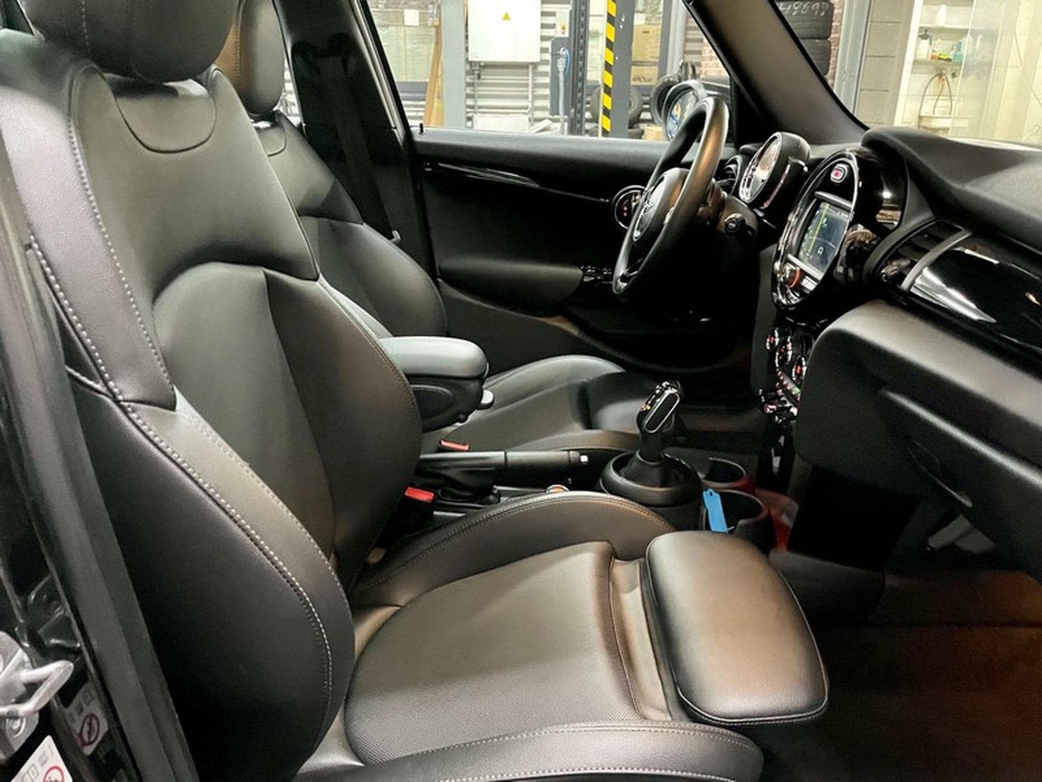 Mini Cooper Cooper 1.5 136cv Auto INSINGTON 5p Cuir/Navi/Pano (2020) - Photo 8