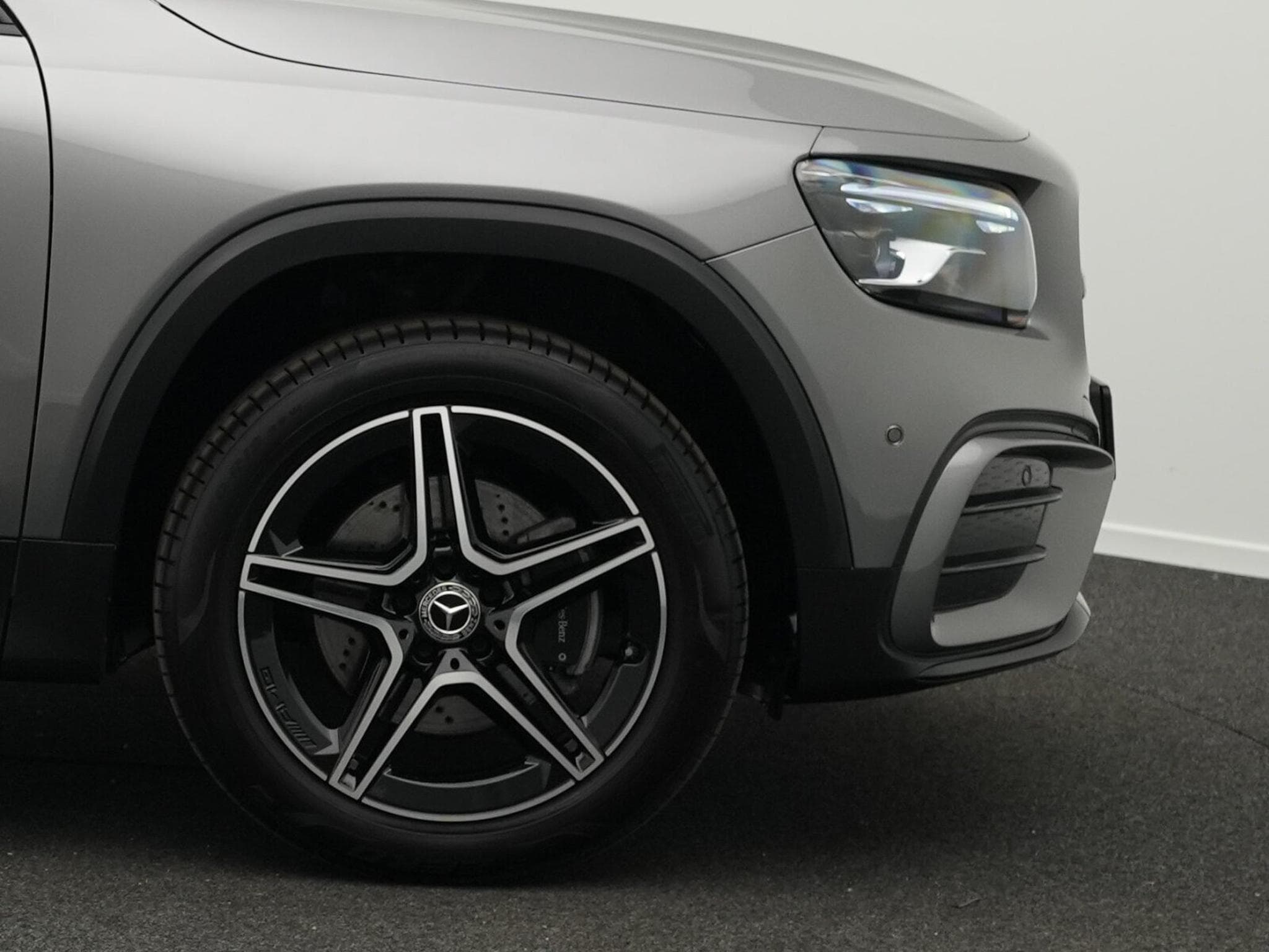 Mercedes GLB 200 d AMG-Line Multi+Kamera+Night+19"+AHK (2025) - Photo 6