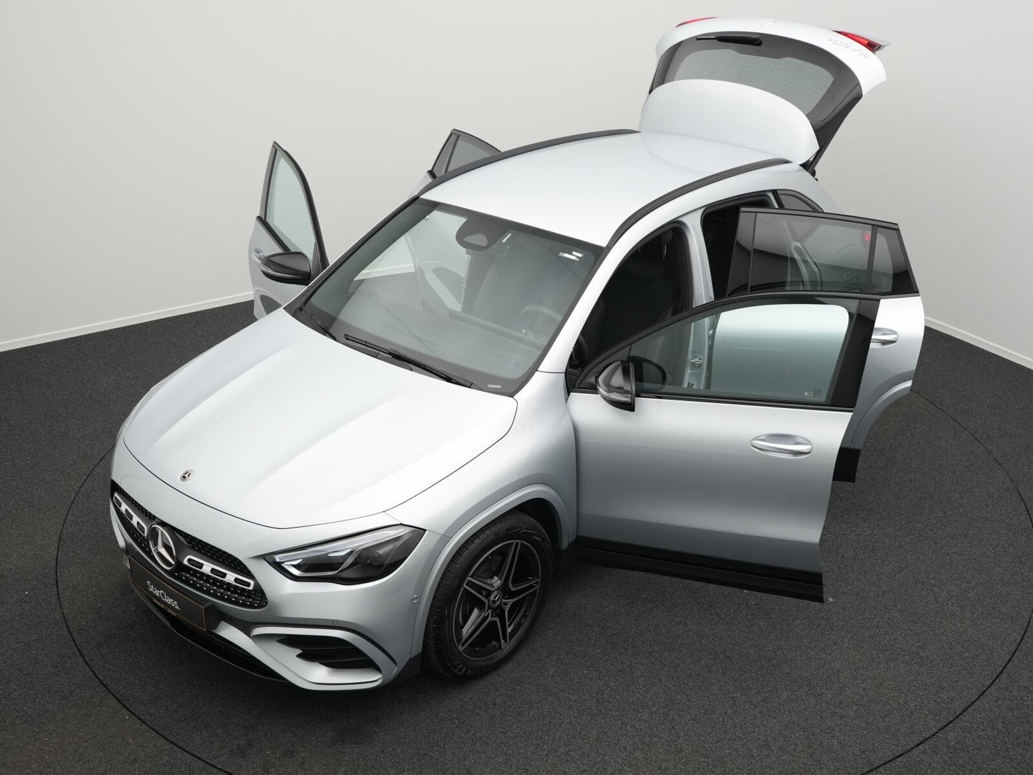 Mercedes GLA 200 d AMG-Line Multi+Kamera+Night+19"+AHK (2025) - Photo 12