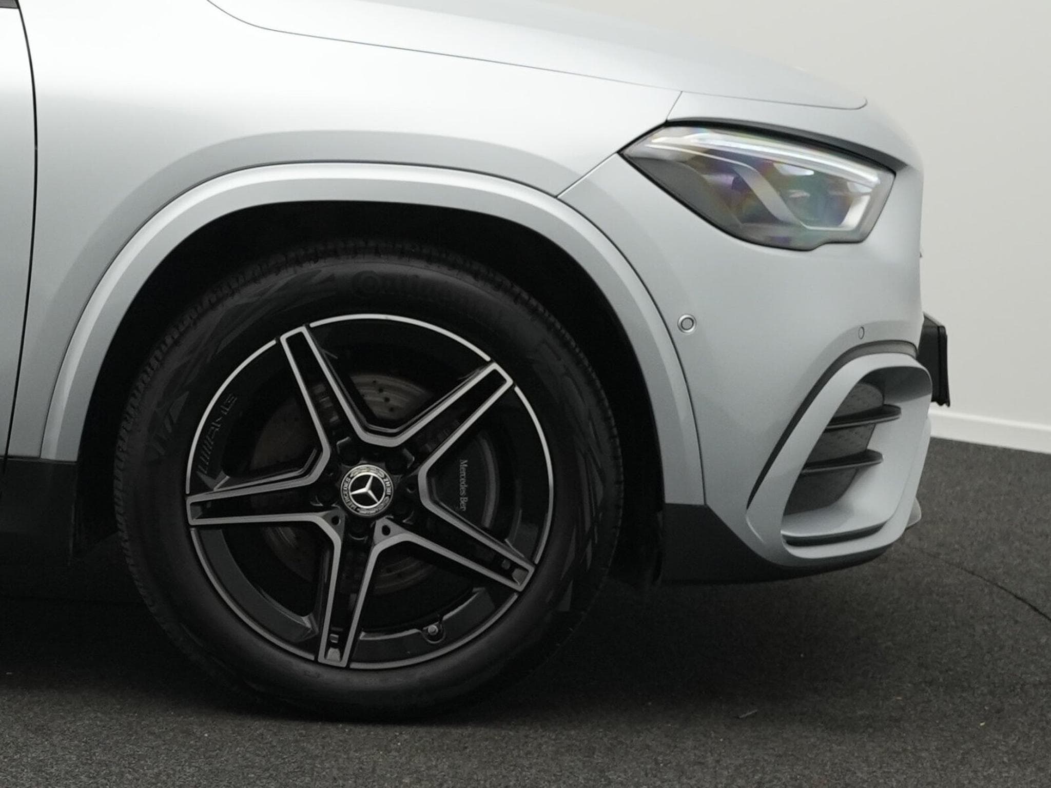Mercedes GLA 200 d AMG-Line Multi+Kamera+Night+19"+AHK (2025) - Photo 6