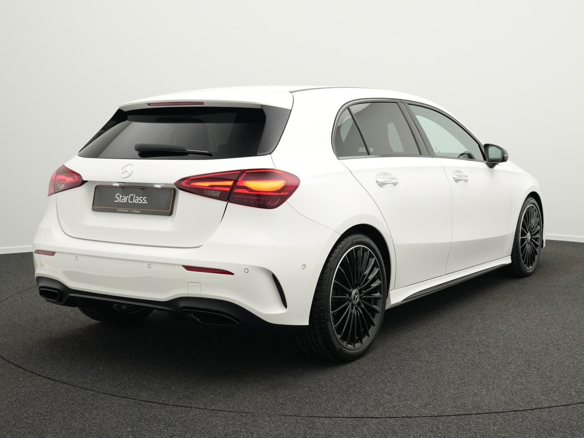 Mercedes A 200 d AMG-Line Multi+Kamera+Night+19"+AHK (2025) - Photo 3