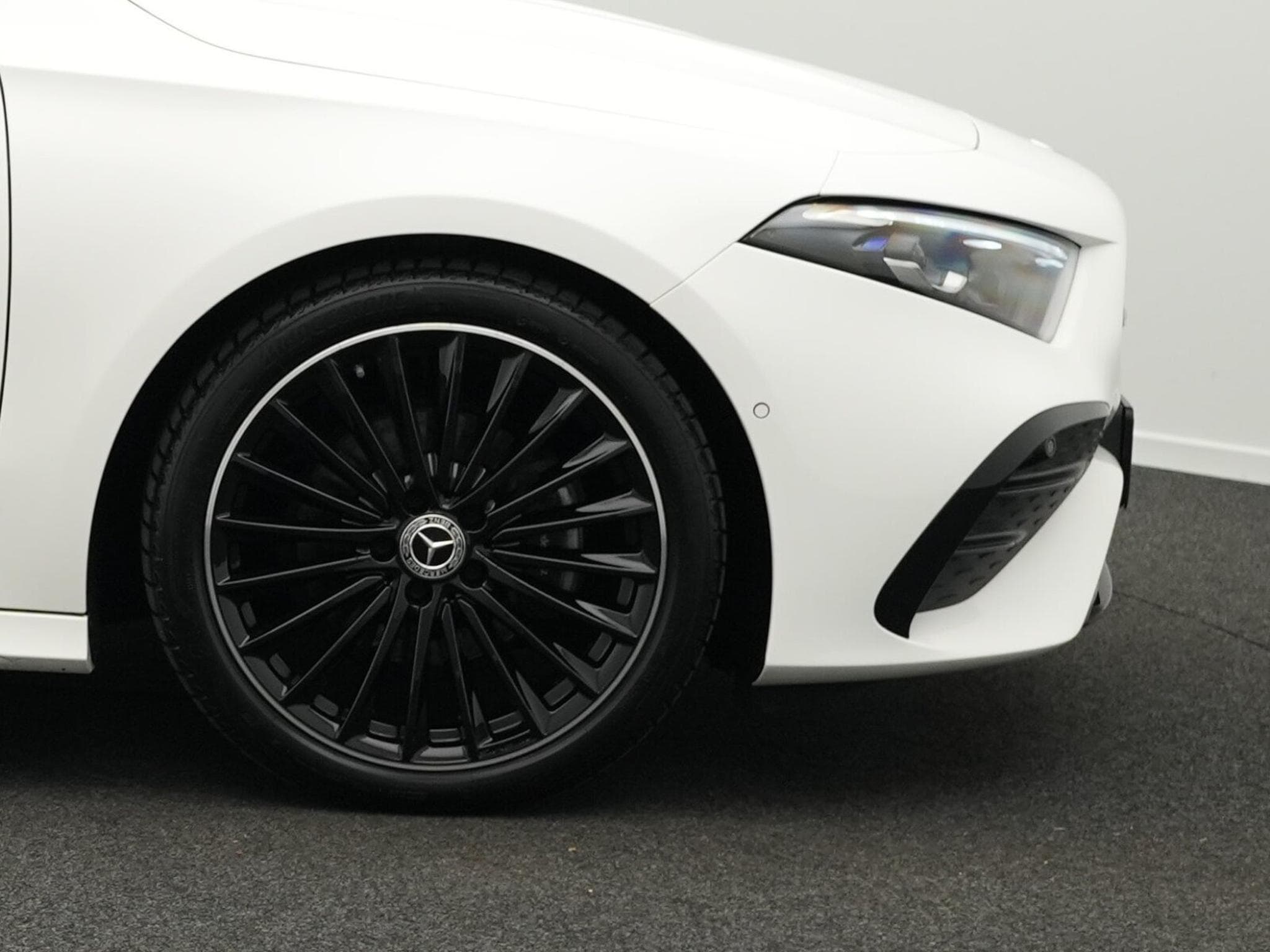 Mercedes A 200 d AMG-Line Multi+Kamera+Night+19"+AHK (2025) - Photo 6