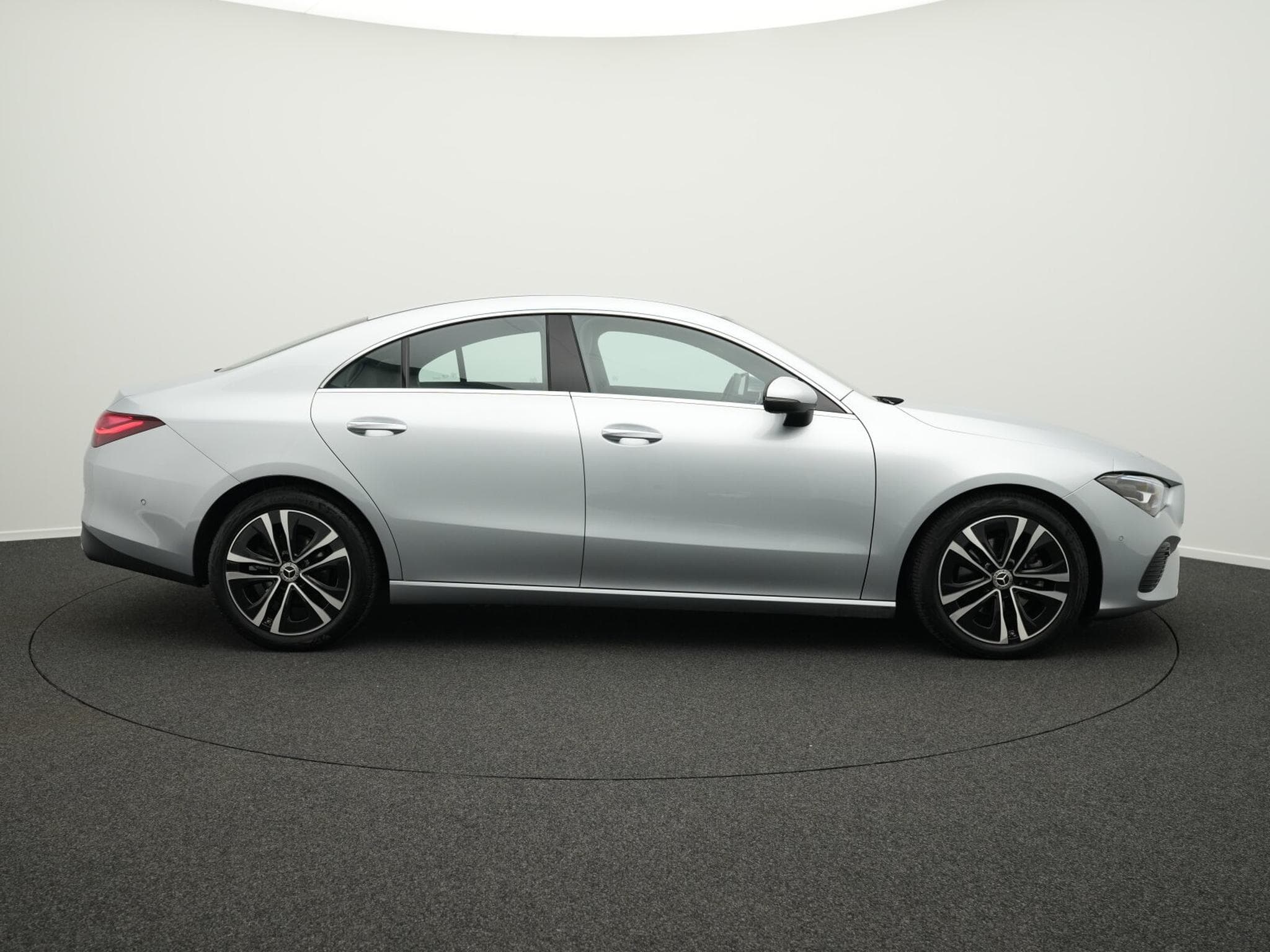Mercedes CLA 180 d Cpe Progressive LED+Kamera+18"+Keyless (2025) - Photo 5