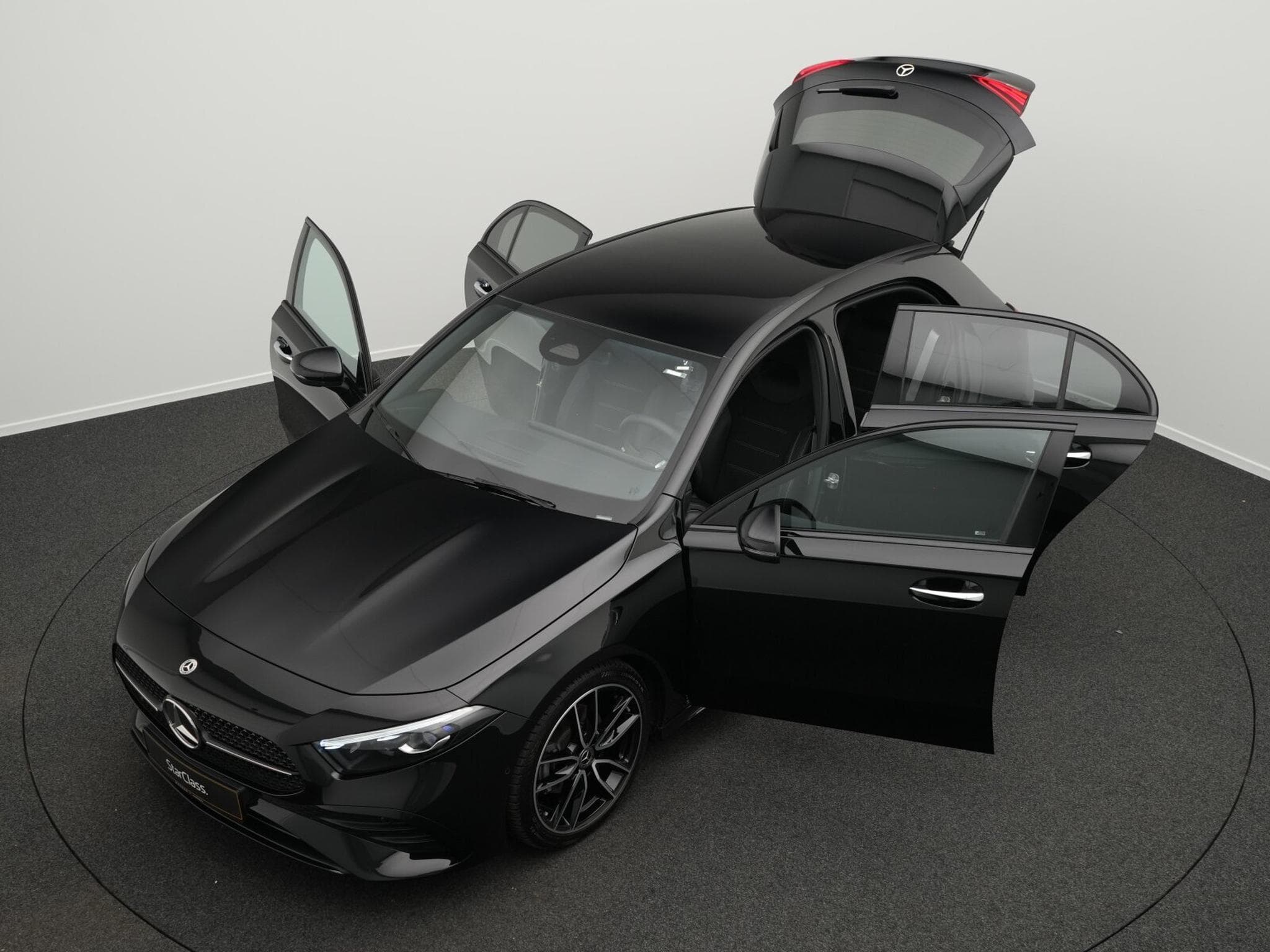 Mercedes A 200 d AMG-Line Multi+Kamera+Night+19" (2025) - Photo 12